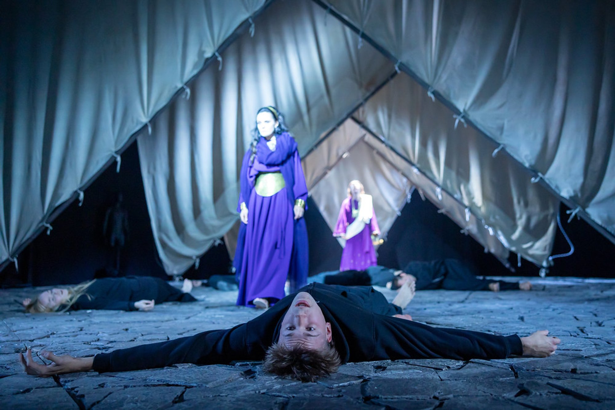 ARVUSTUS | Sõda on vaja selleks, et pärast pidutseda. „Iphigeneia. Agamemnon. Elektra“