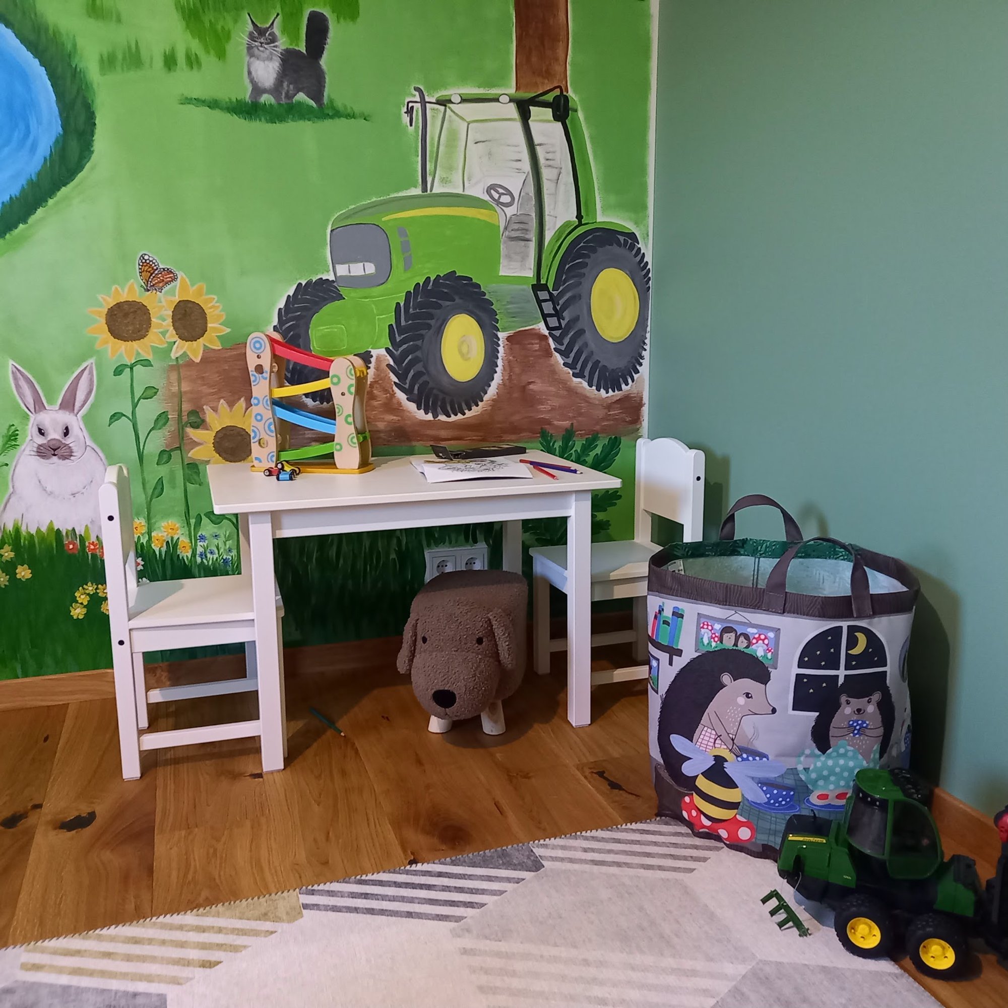 Fotovõistlus „Minu armas lastetuba“ | Uhkete maalingutega täidetud tuba