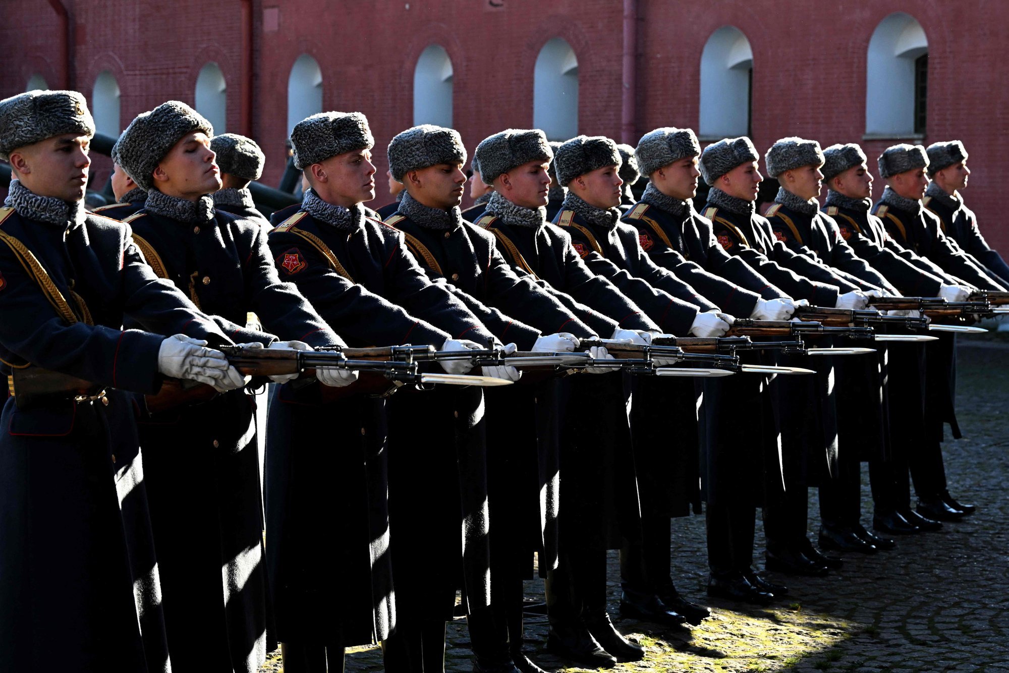 SÕJAPÄEVIK (1333. päev) | Venemaa on muutmas sõdurite värbamise taktikat
