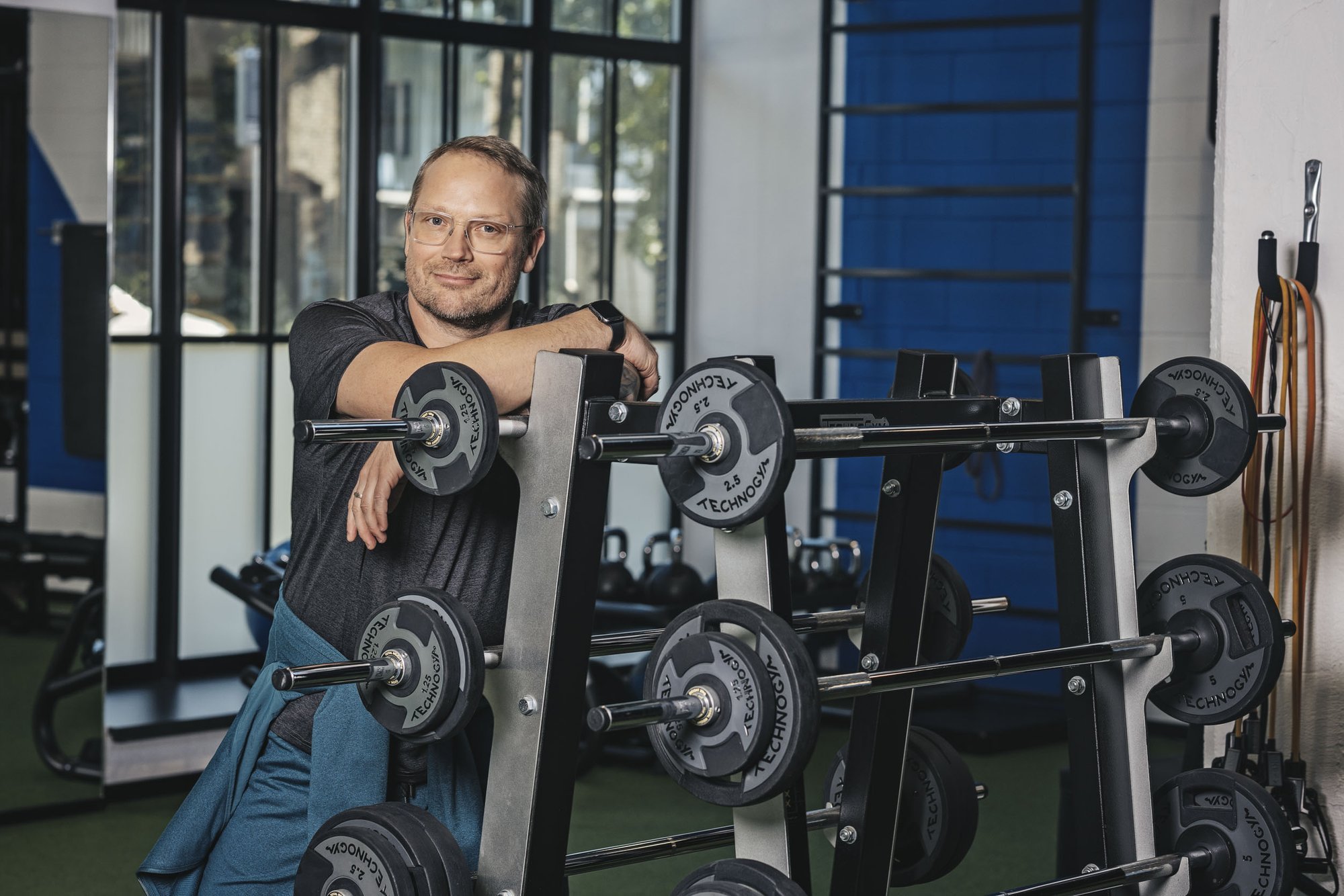 „Traumast ja valust hoolimata peab end edasi liigutama!“ Reklaamimees Joel asus treenima lõhutud põlve ja võitlema 10 ülekiloga