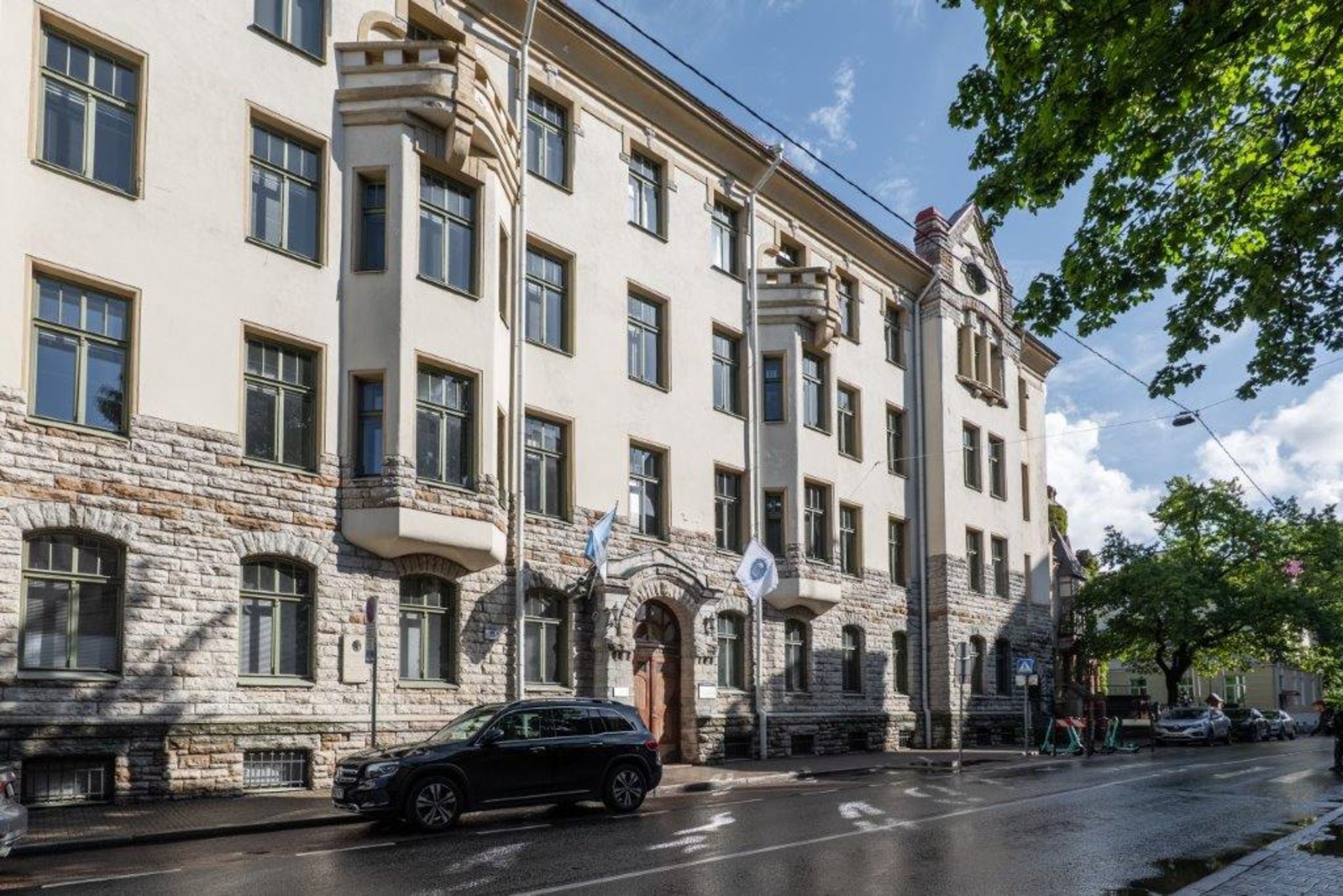 Tallinna südalinnas pandi müüki enam kui 10 miljoni euro väärtuses vanu büroohooneid