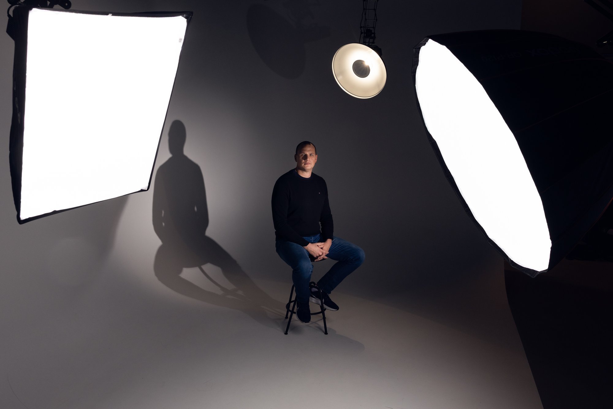 „Sinikollase“ režissöör Erik Tikan: Ukrainasse vabatahtlikuks minnes ei mõelda enam millegi peale, mis Eestisse maha jääb