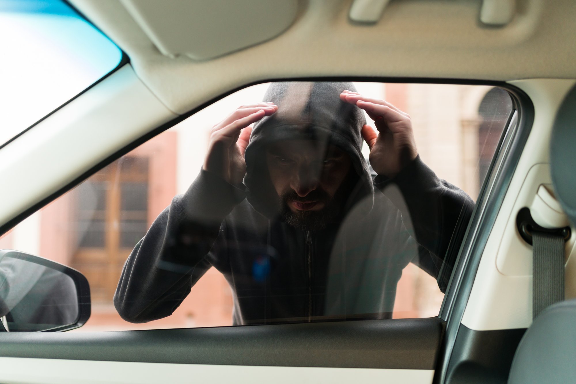Isa läks poodi, laps jäi autosse. Joobes varas kasutas juhust ja ärandas sõiduki