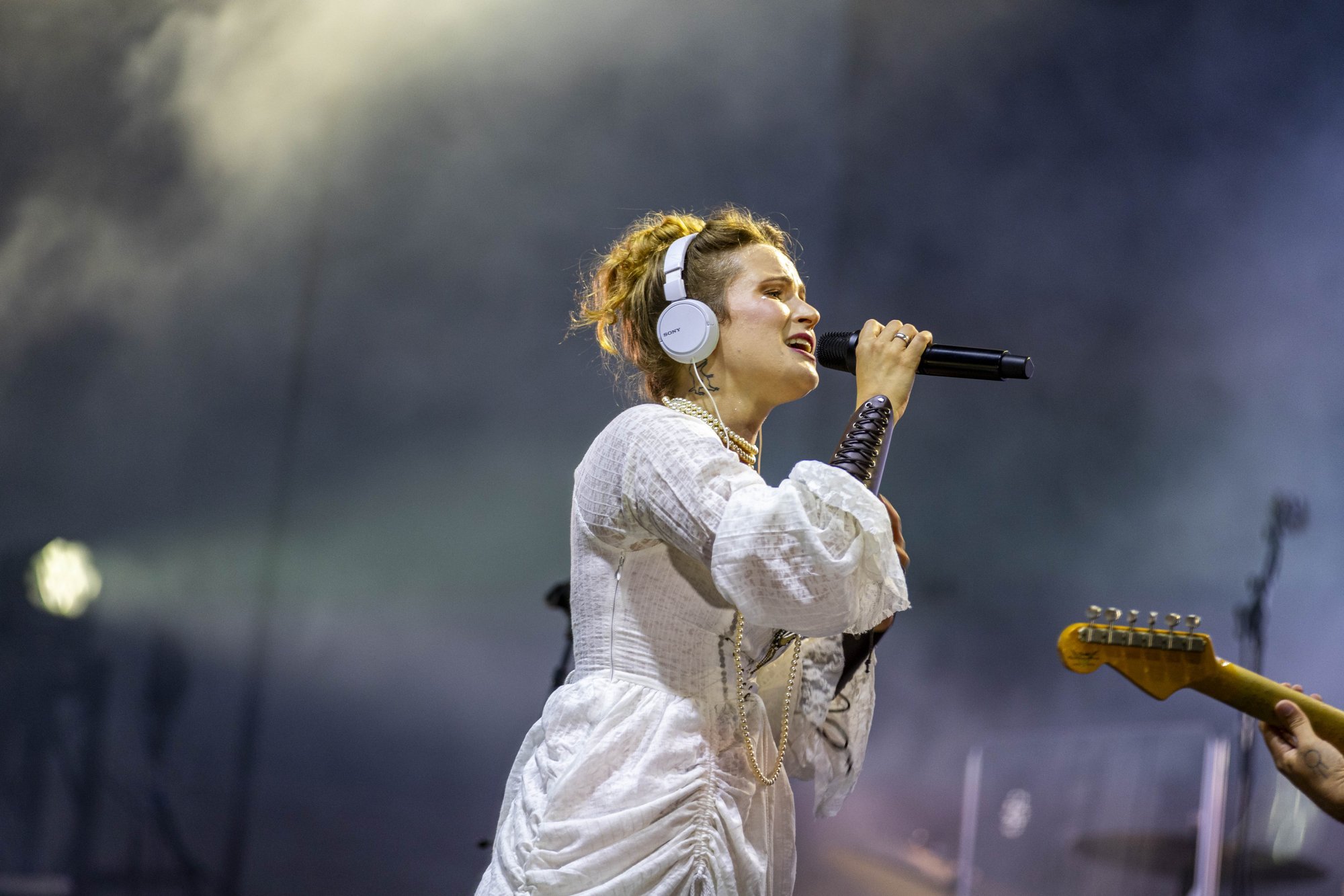 Monetotška vahistati Venemaal tagaselja. Väidetavalt hoidus lauljatar „välisagendi“ kohustustest