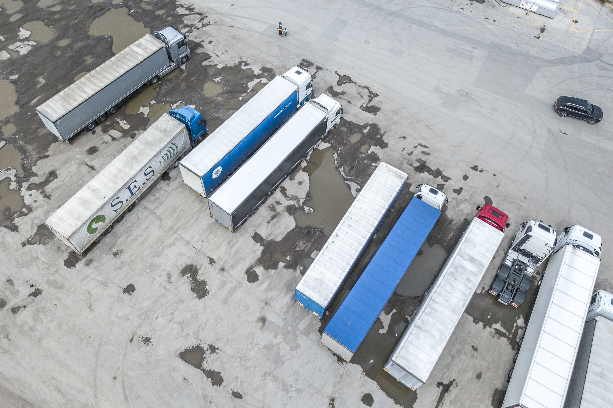 Kaupade eksport vähenes, import samal ajal kasvas. Peamine impordipartner oli Eesti jaoks Läti