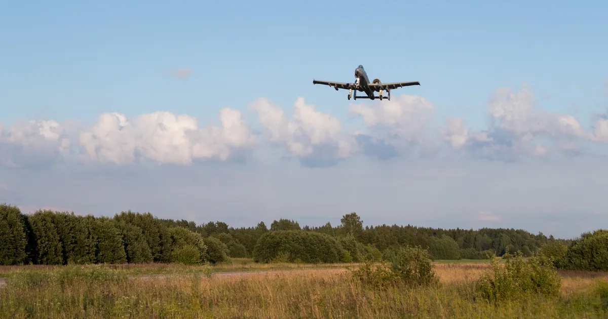 Sõjalennukid maanduvad Piibe maanteele, teelõik suletakse õppuste ajaks
