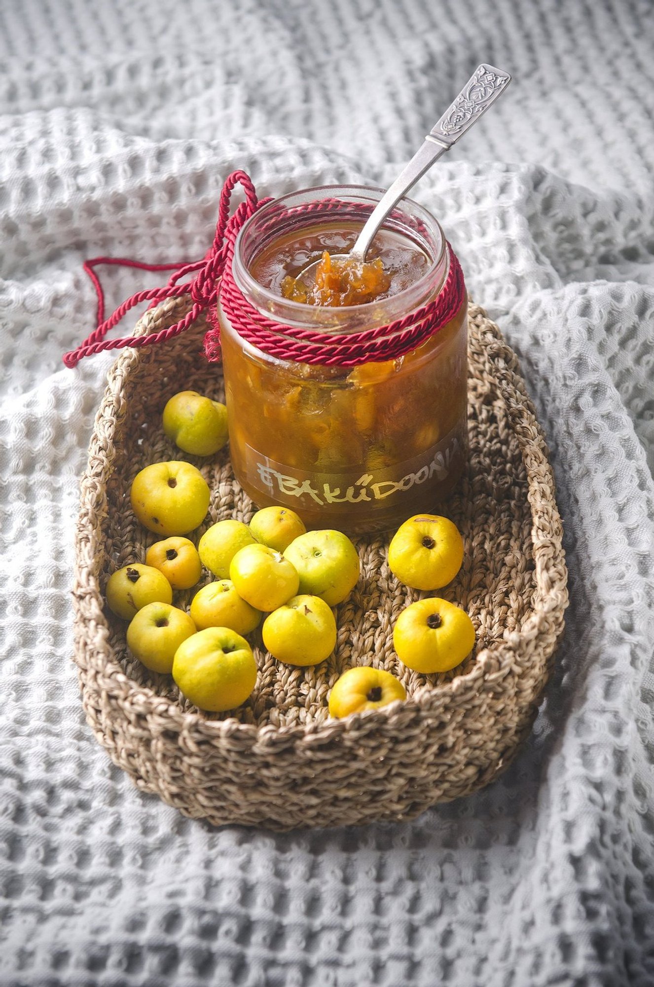 Oo, kui põnev! Ebaküdoonia-õunamarmelaad sobib nii pudrule kui juustu juurde