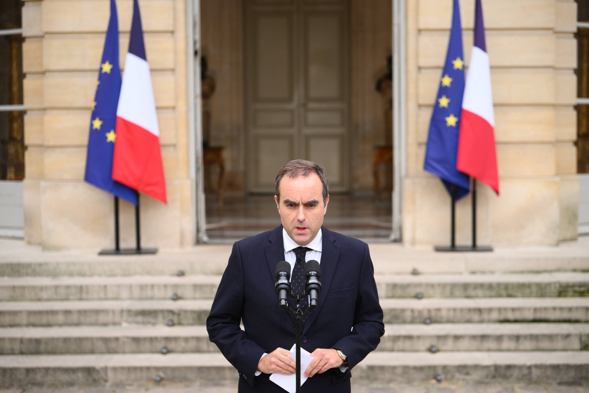 Macron andis peaminister Lecornule kaks päeva valitsuse päästmiseks