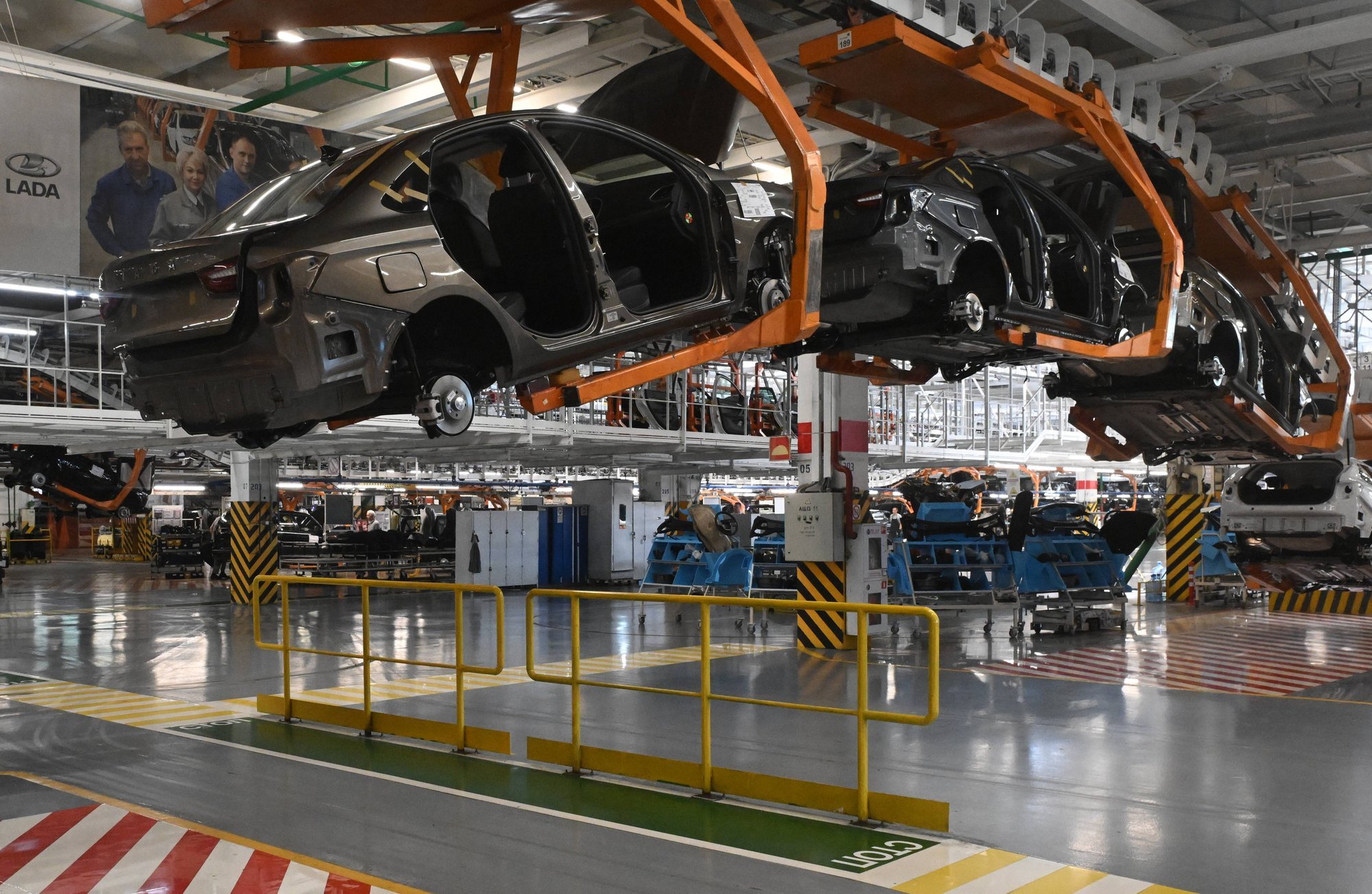 Venemaal lühendavad raskustes ettevõtted töönädalat