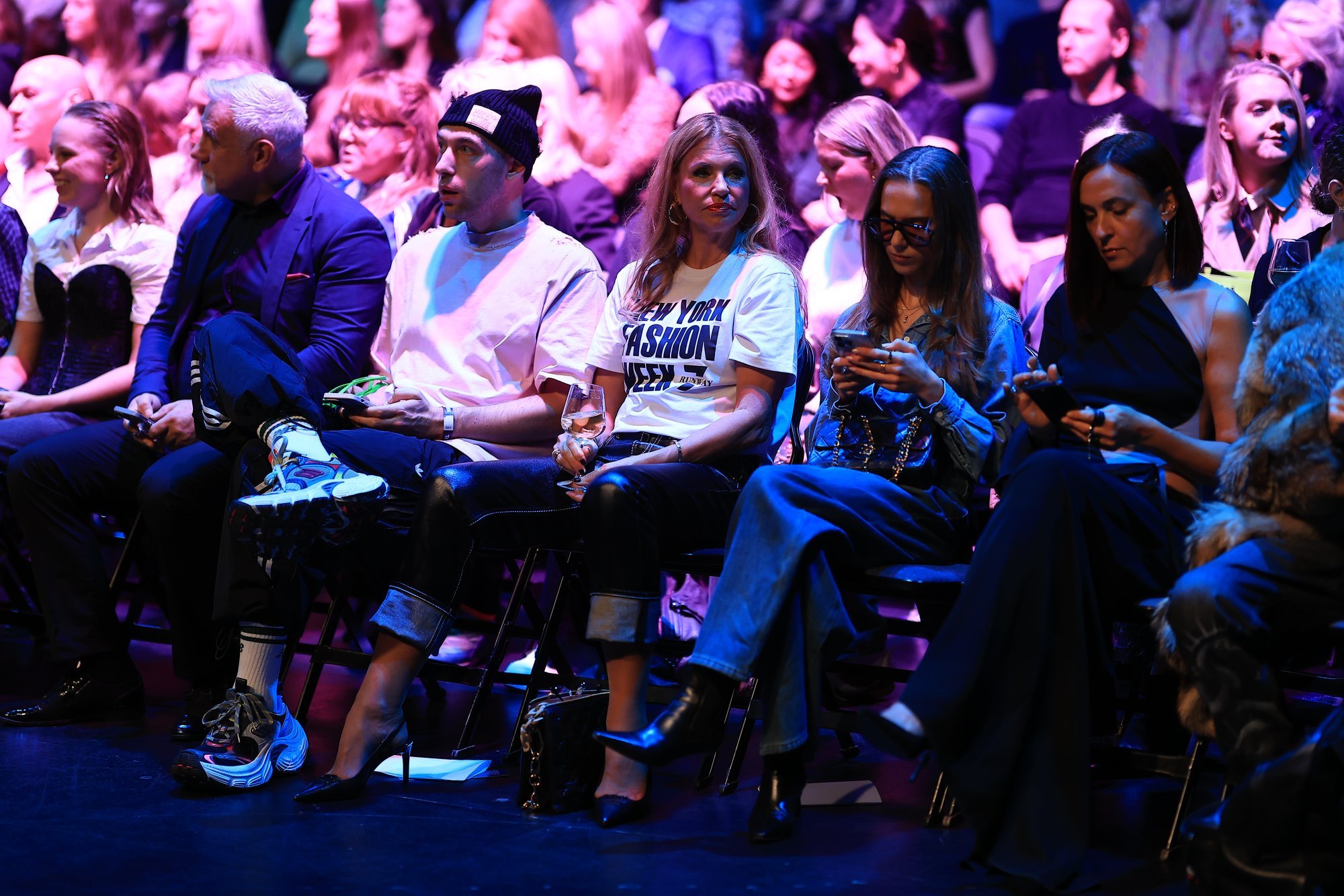 FOTO | Vihje Haruu skandaalile? Anu Saagim kandis Tallinn Fashion Weeki sõul sõnumiga särki