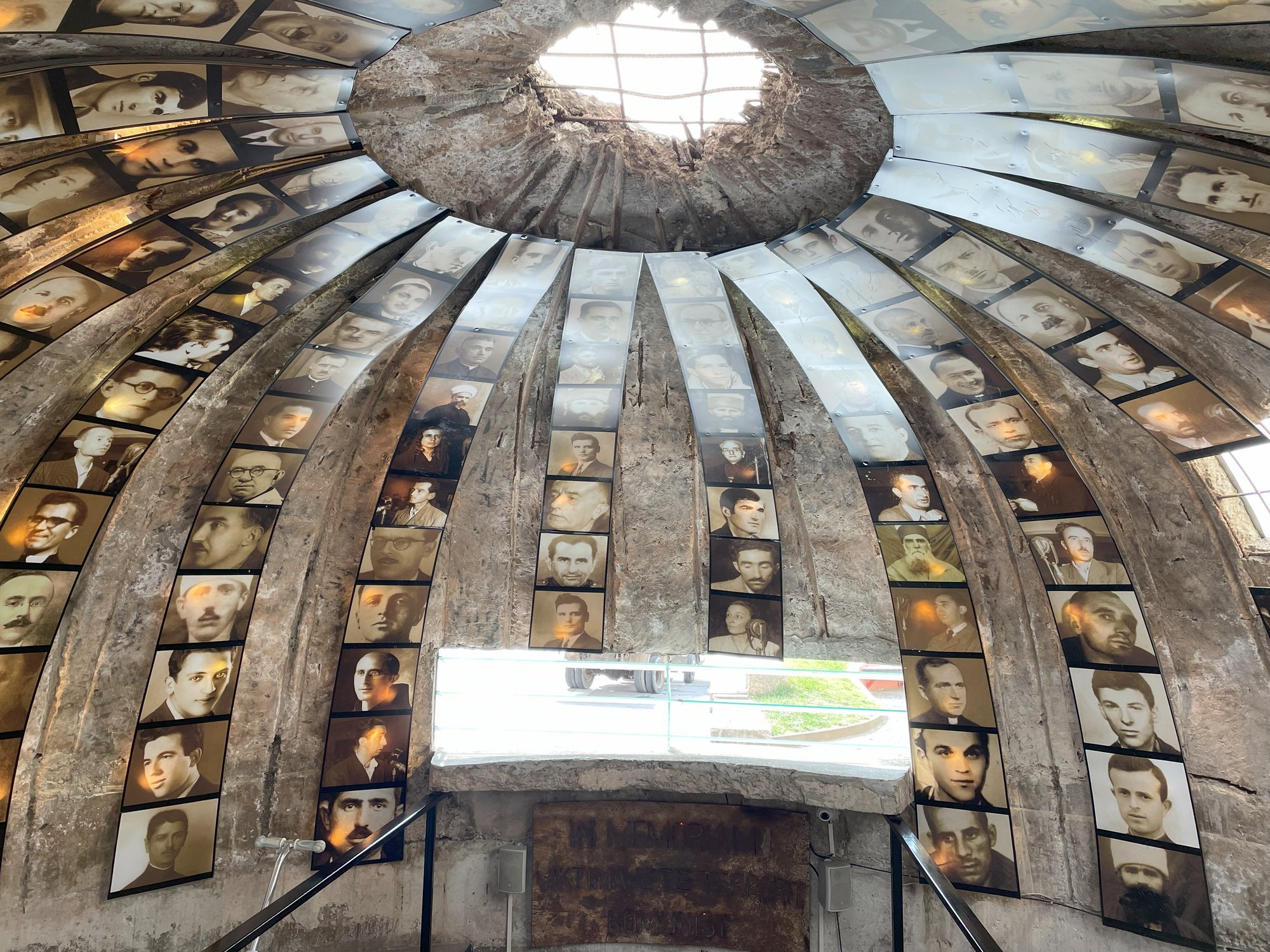 REISIKIRI | Balkani punker. Albaania ilu kohal hõljub endiselt mineviku vari