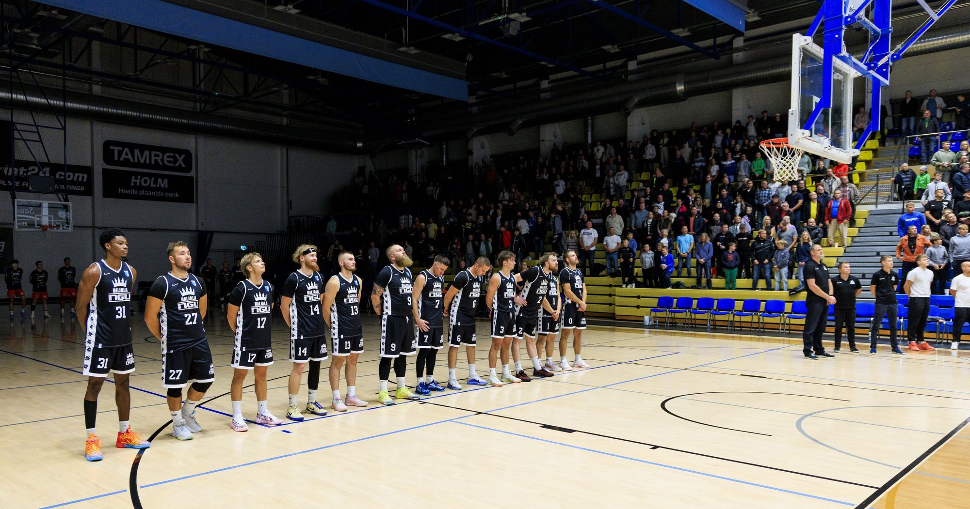 FOTOD | Varalahkunud Lokutšievski särk tõmmati Rakvere saali lae alla. „Las ta pilve peal vaatab ja naudib“