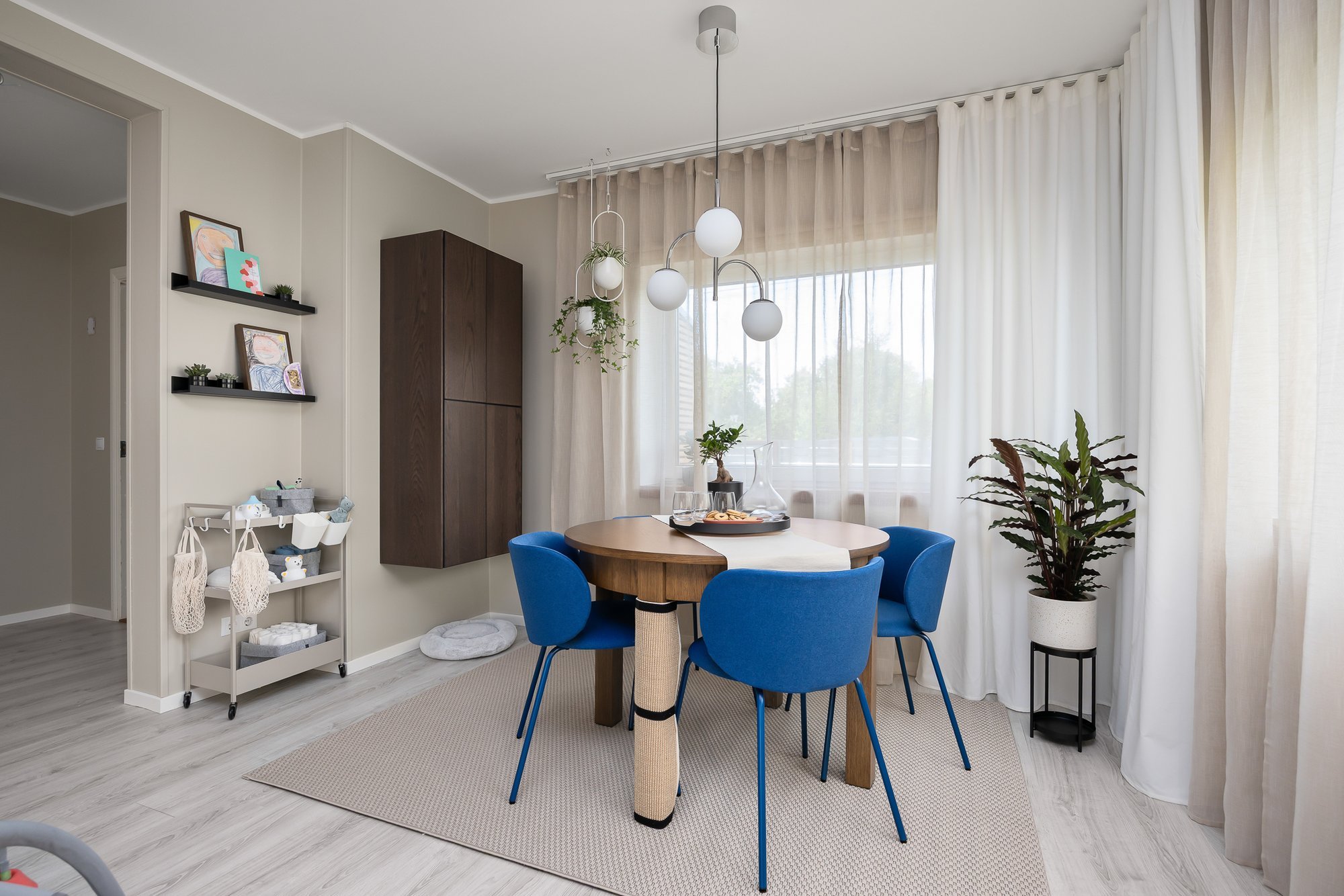 ENNE JA PÄRAST | Kaheksaliikmelise Maardu pere elutoast sai stiilne ja praktiline kodu süda