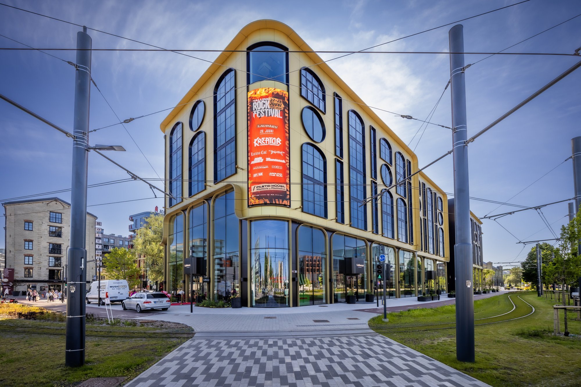 Parteid pidutsevad valimisööl Tallinna südames. Oravad valisid Sõõrumaa büroohoones asuva söögikoha