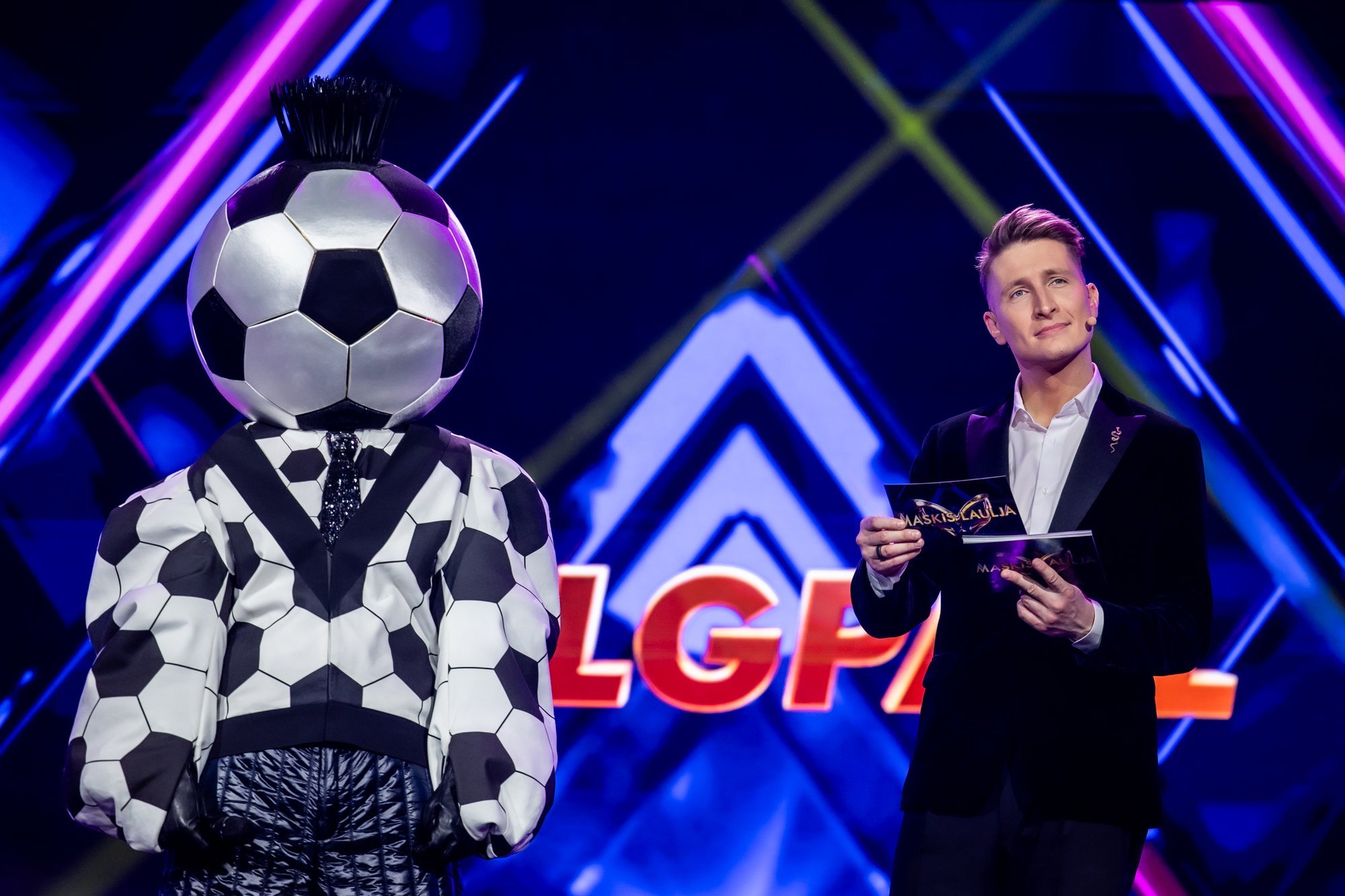 KLÕPS | Karl-Erik Taukar kaasas telemängu „Kelle suu suitseb?“ oma isa. „Kui te vaatate meile näkku, siis on ju selge!“