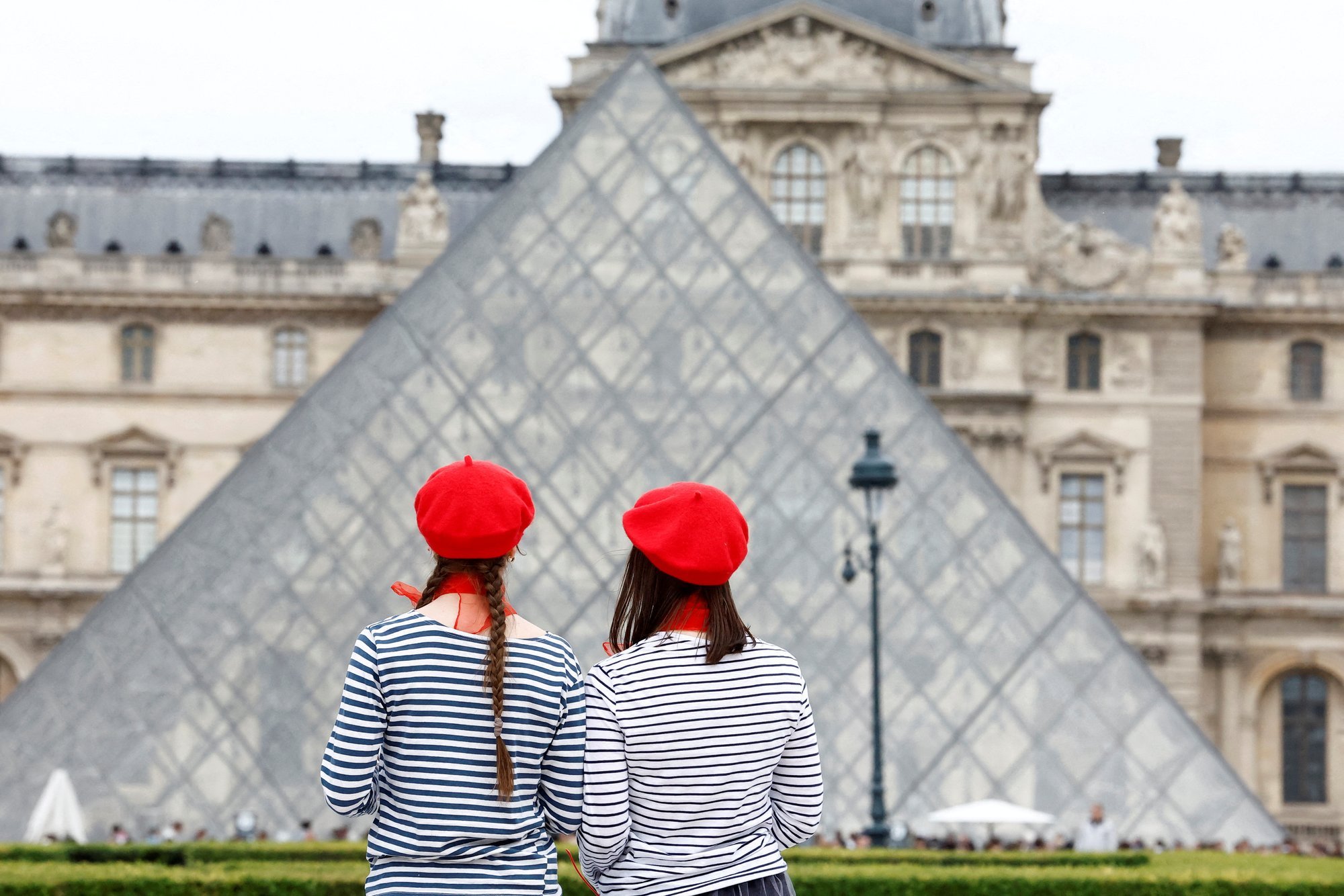 Murdvargad viisid Louvre´ist miljonite eurode väärtuses juveele, muuseum on ajutiselt suletud