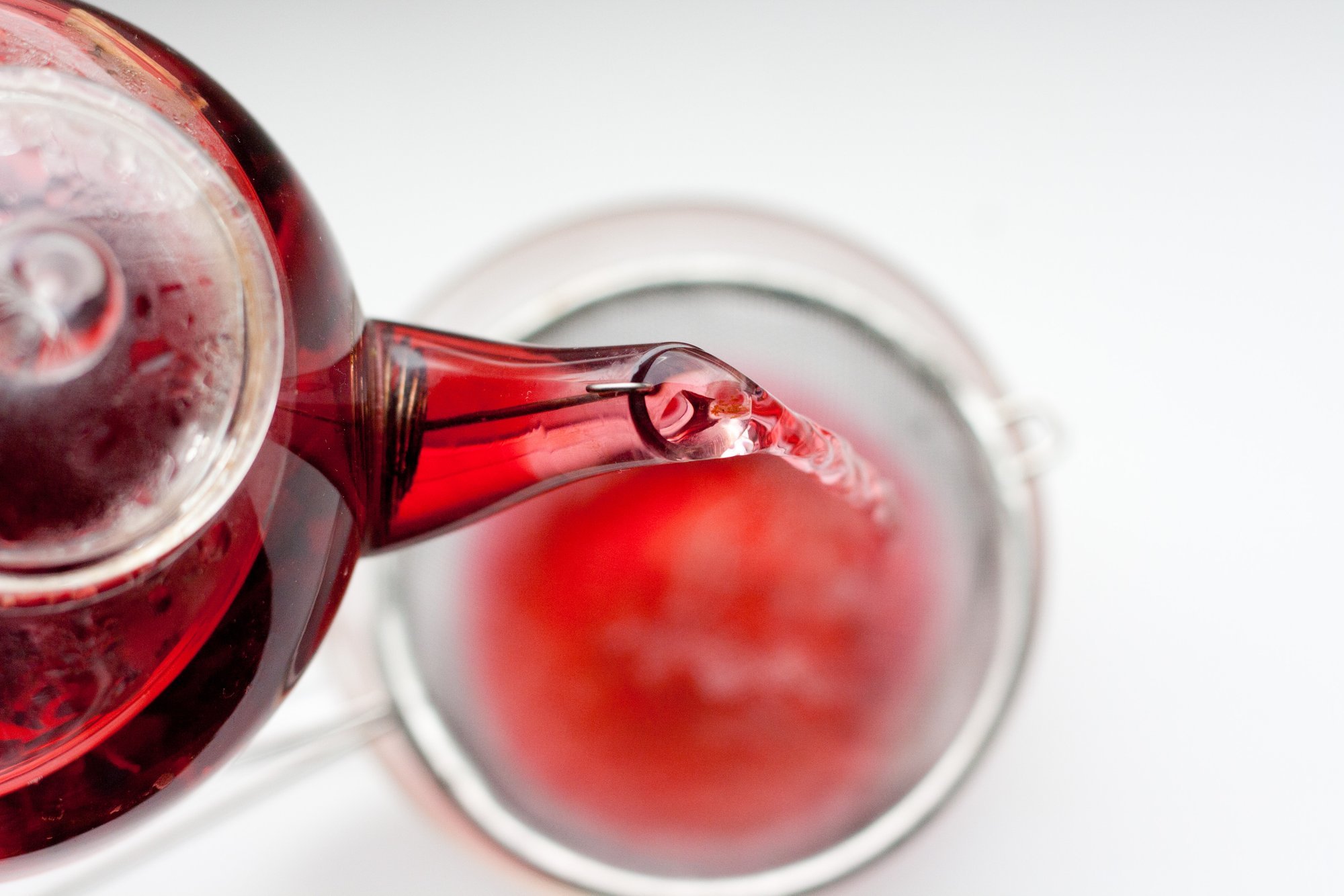 Soovid aeglustada naha vananemist? See on hea põhjus, miks lisada oma argirutiini hibiskuse tee