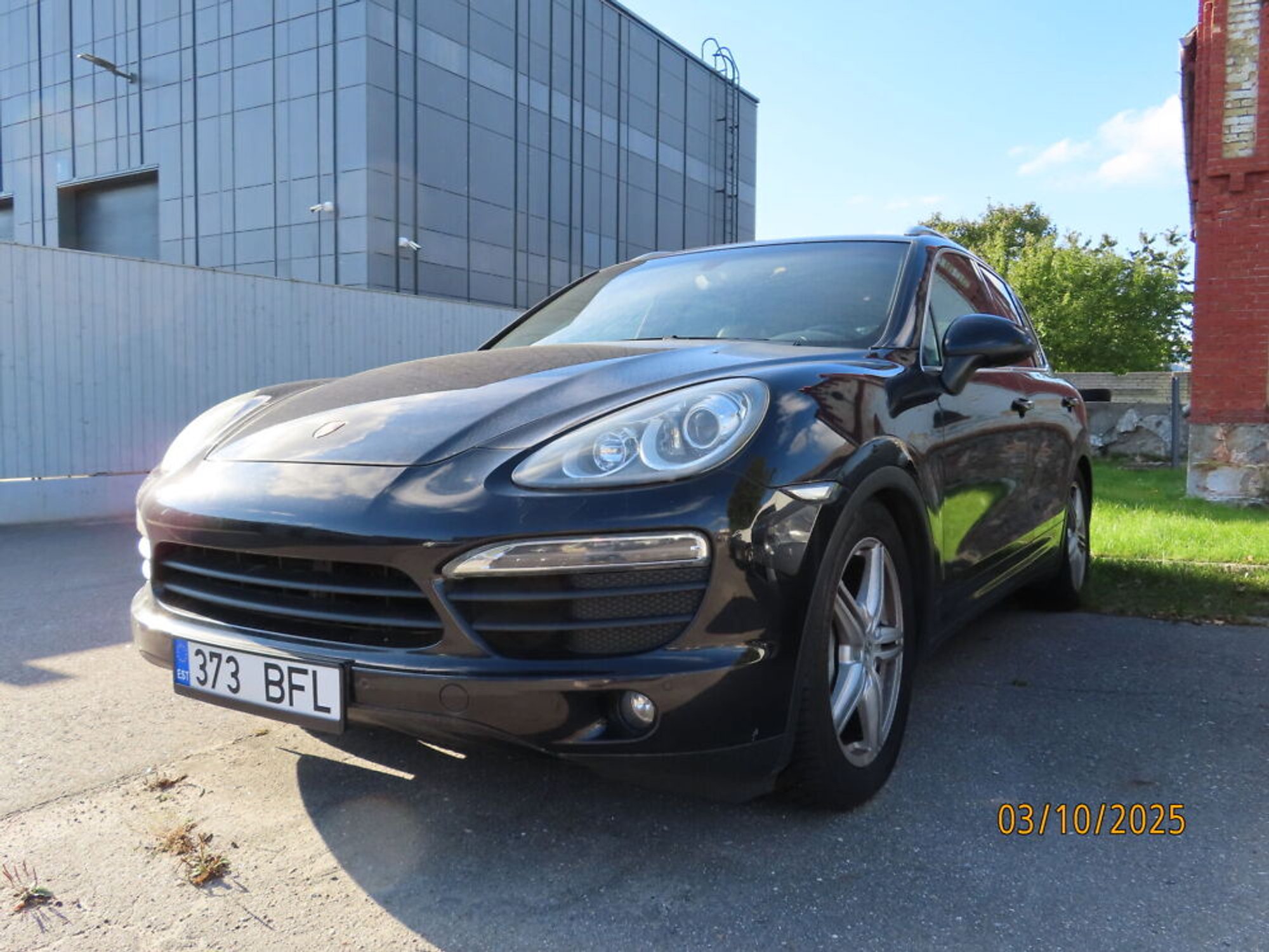 Politsei müüb oksjonil advokaat Severinas Jakubauskaselt konfiskeeritud Porschet