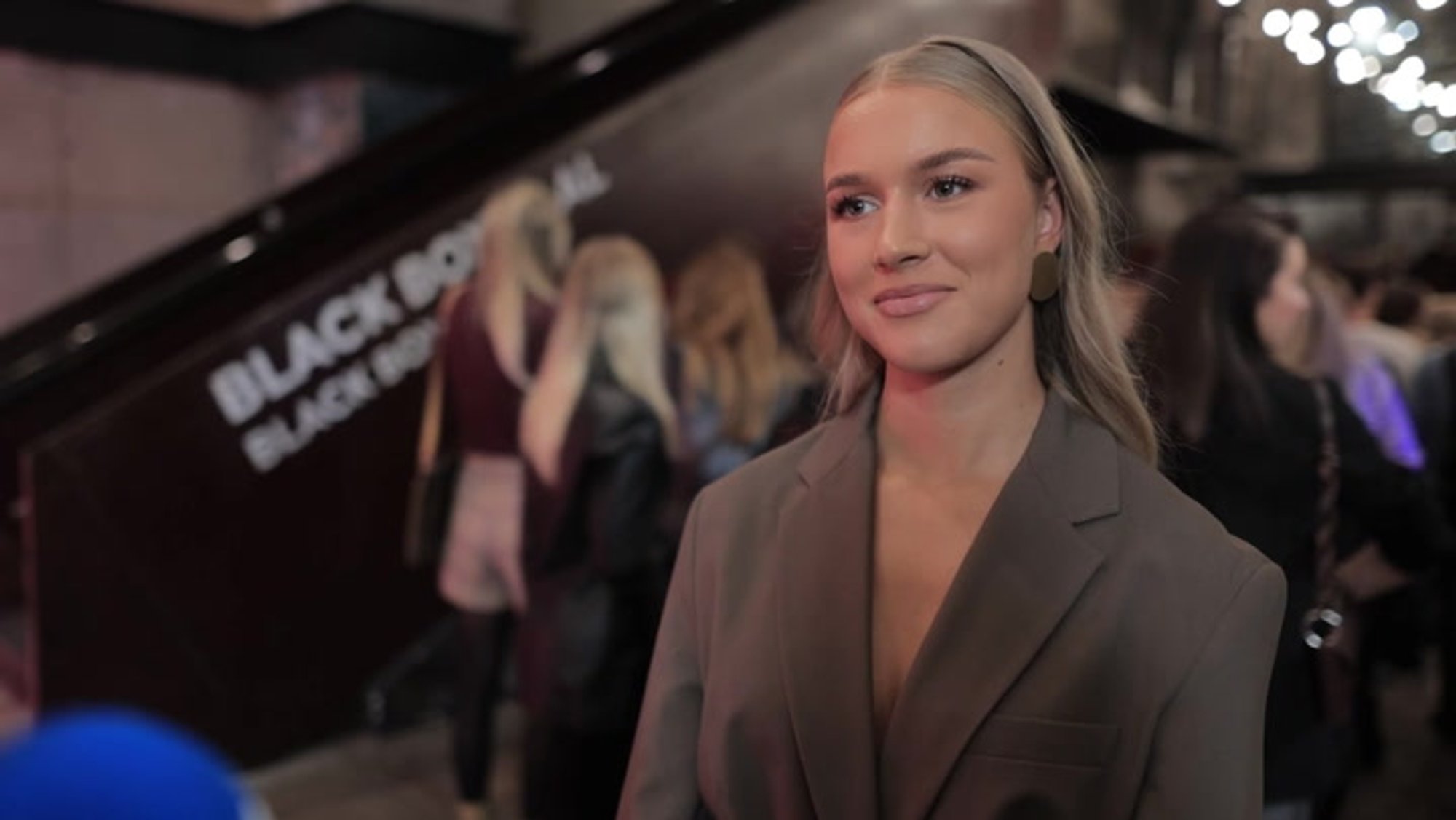 VIDEO | Moekal Kelly Sildarul on kindel kriteerium, mille järgi ta endale rõivaid valib. „Muidu tekitab palju stressi“