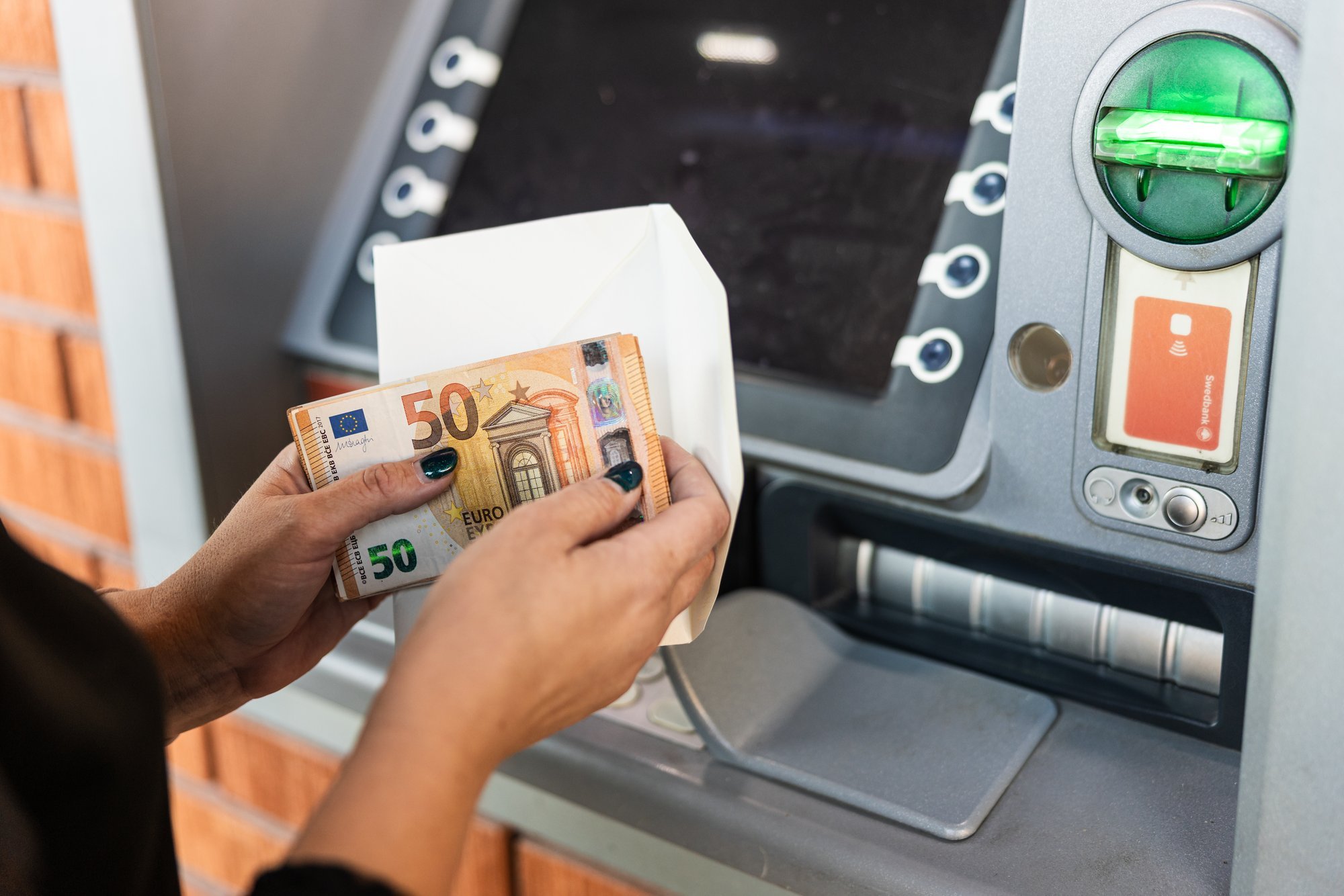 40-aastane Tallinna naine kaotas loetud minutitega 21 000 eurot