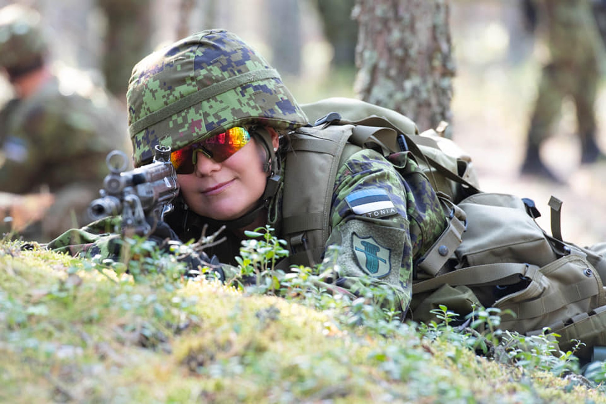 ETTEPANEK | Naised kaitseväkke! Palk on kohe meestega võrdsem