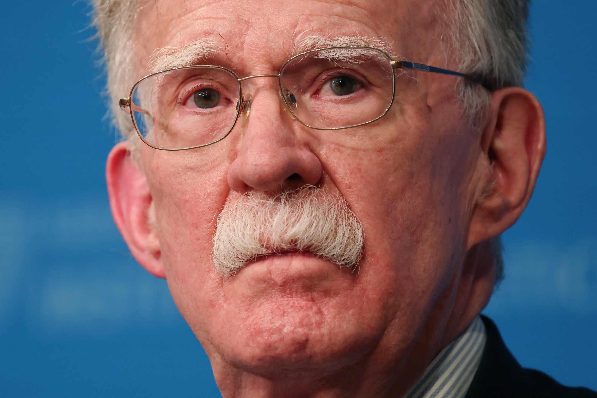 Trumpi endisele julgeolekunõunikule John Boltonile esitati süüdistus salainformatsiooni jagamises