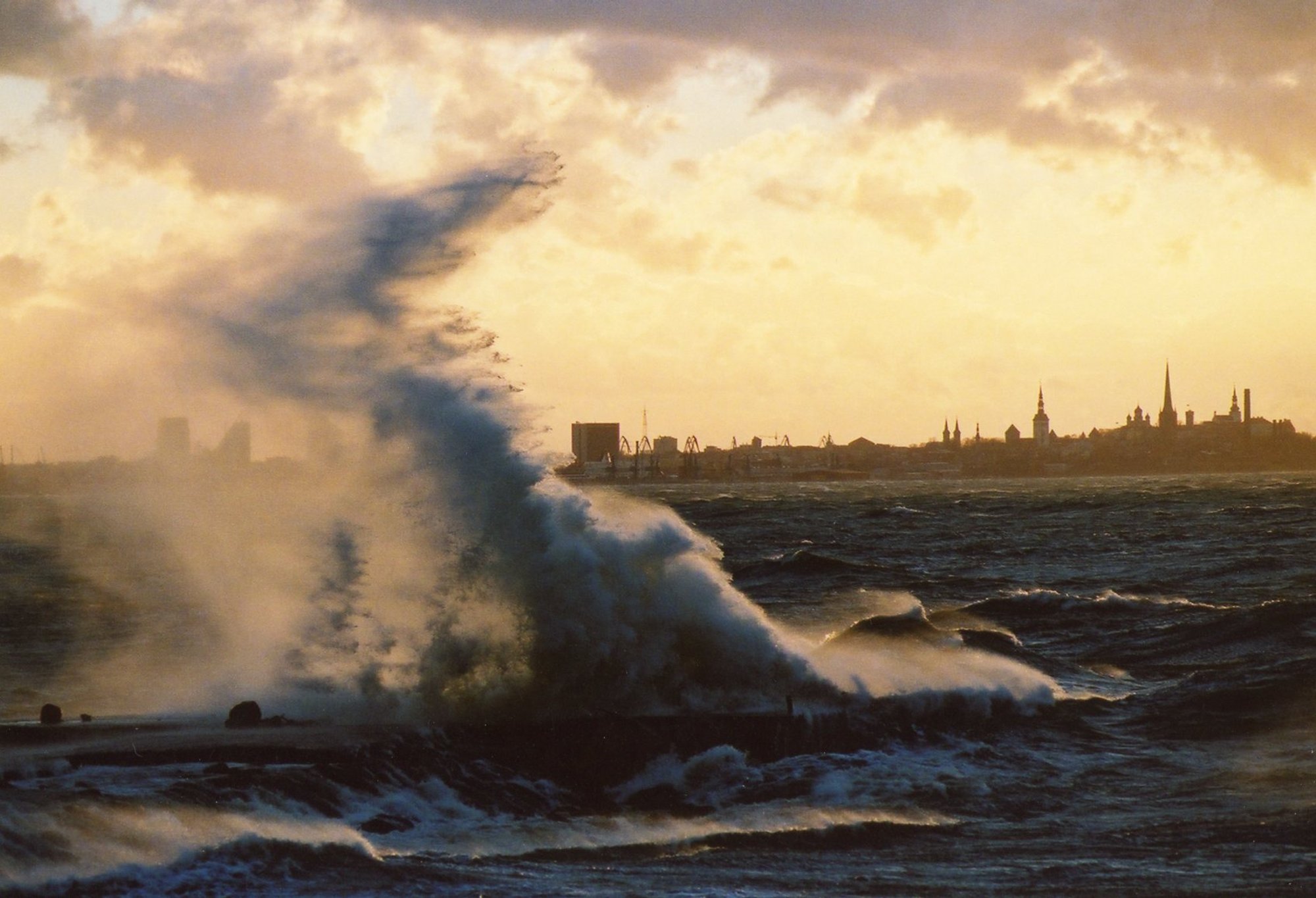 ILMAPROGNOOS | Rahulikud sügispäevad enne uue nädala tormist ilma