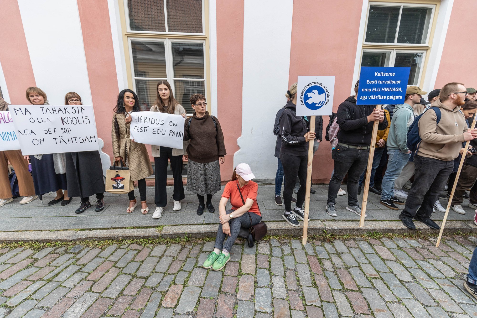 Õpetajad ja päästjad korraldavad tuleval nädalal taas meeleavalduse