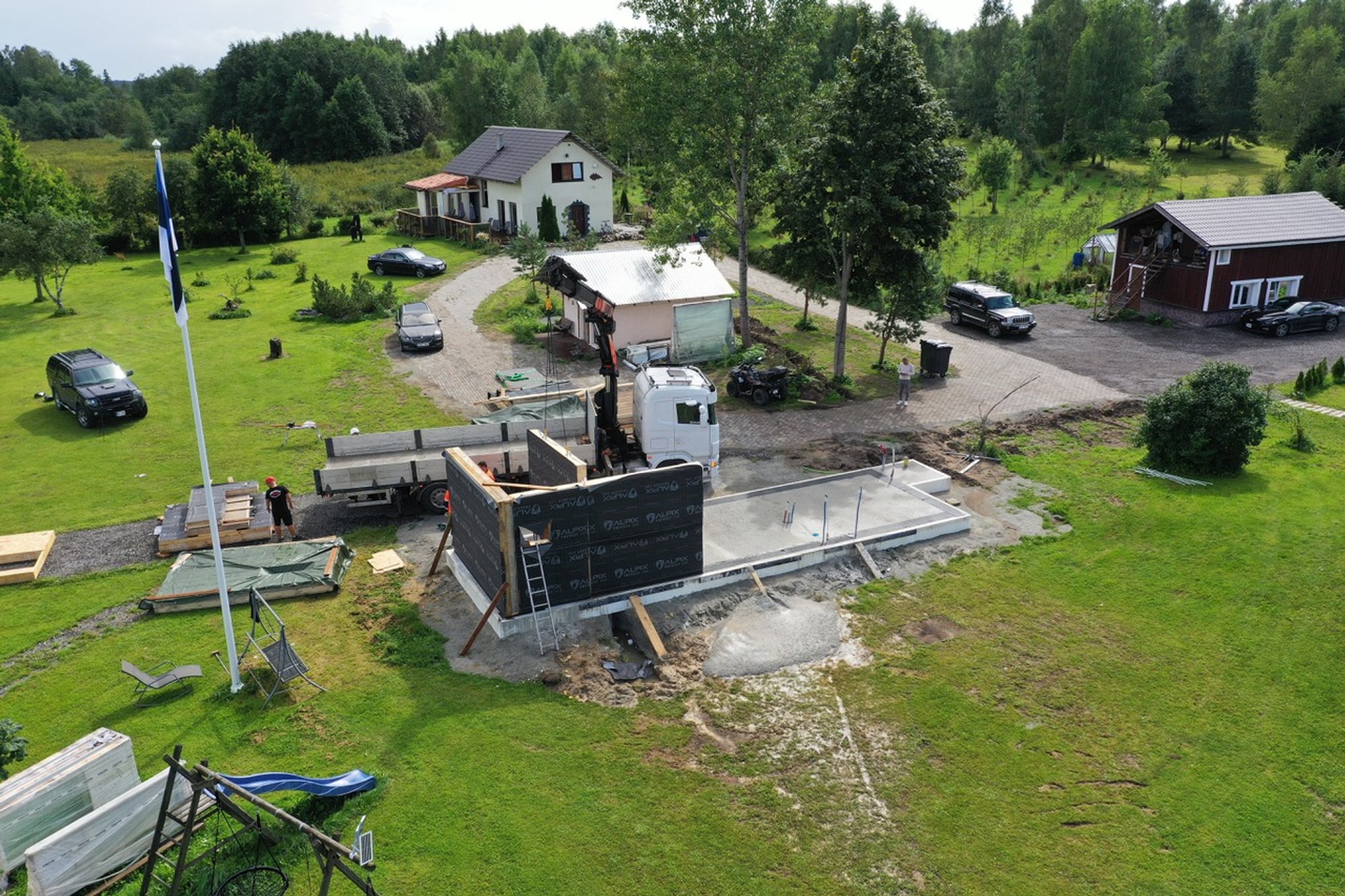 Talvega valmib Keila jõe kaldal Eesti esimene kanepimaja