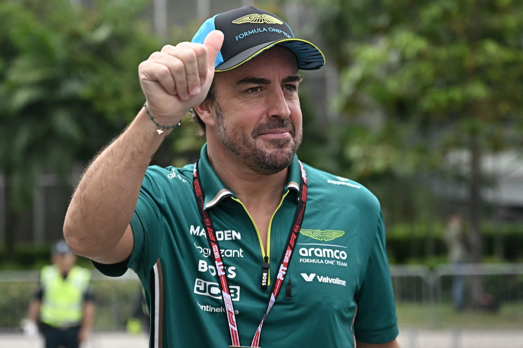 Vanameister Alonso andis Singapuri GP vabatreeningul ootamatu tormihoiatuse