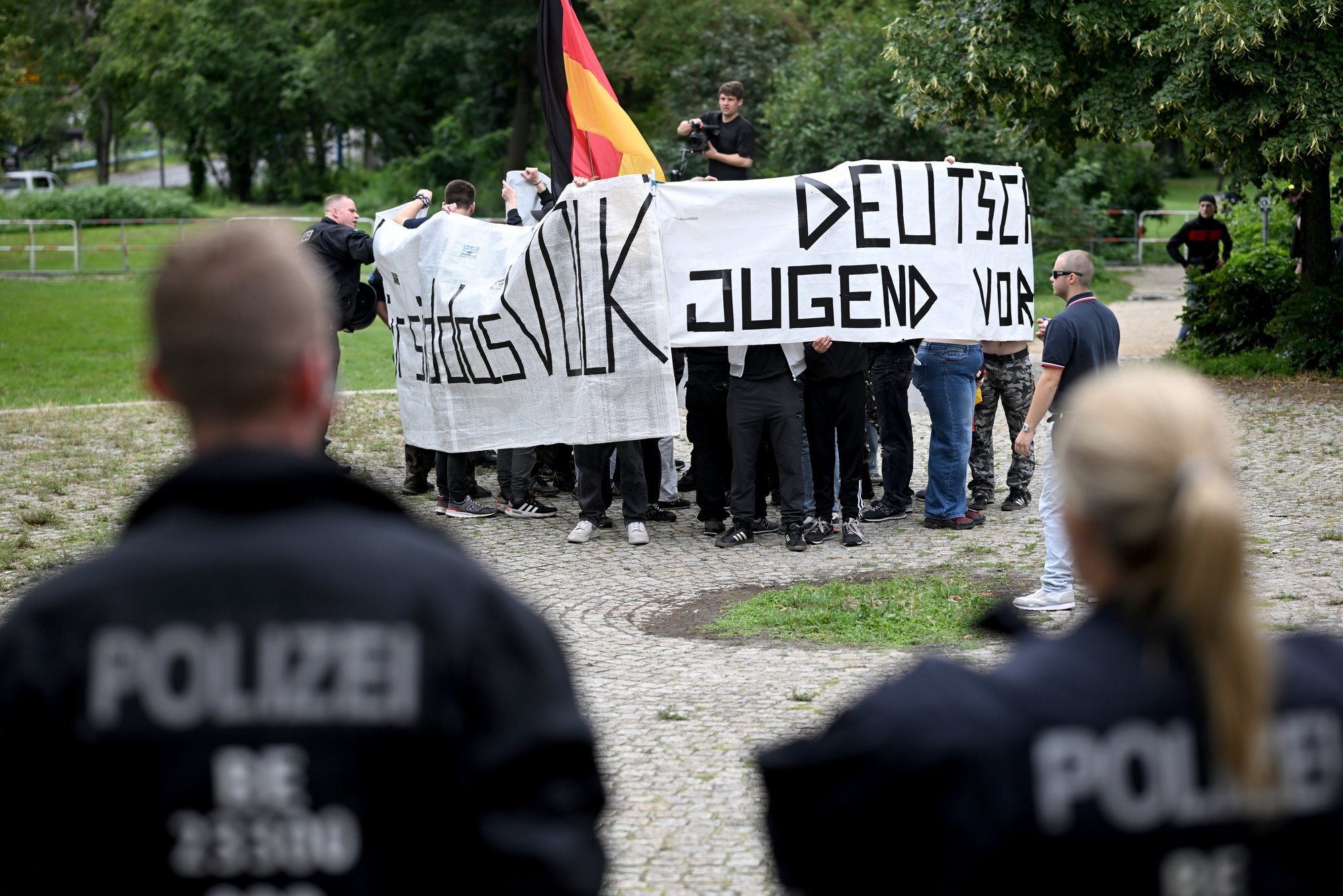 TikToki põlvkonna natsid. Miks võtavad Euroopa noored omaks paremäärmuslikke vaateid?