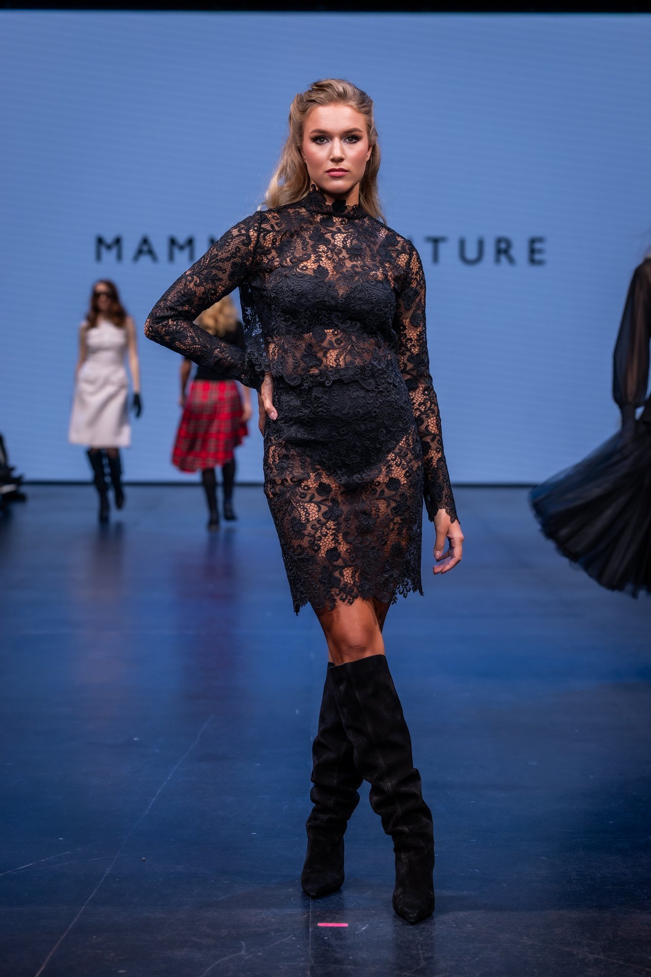 FOTOD | Julge valik! Kelly Sildaru väisas moenädalat kahes läbipaistvas kleidis