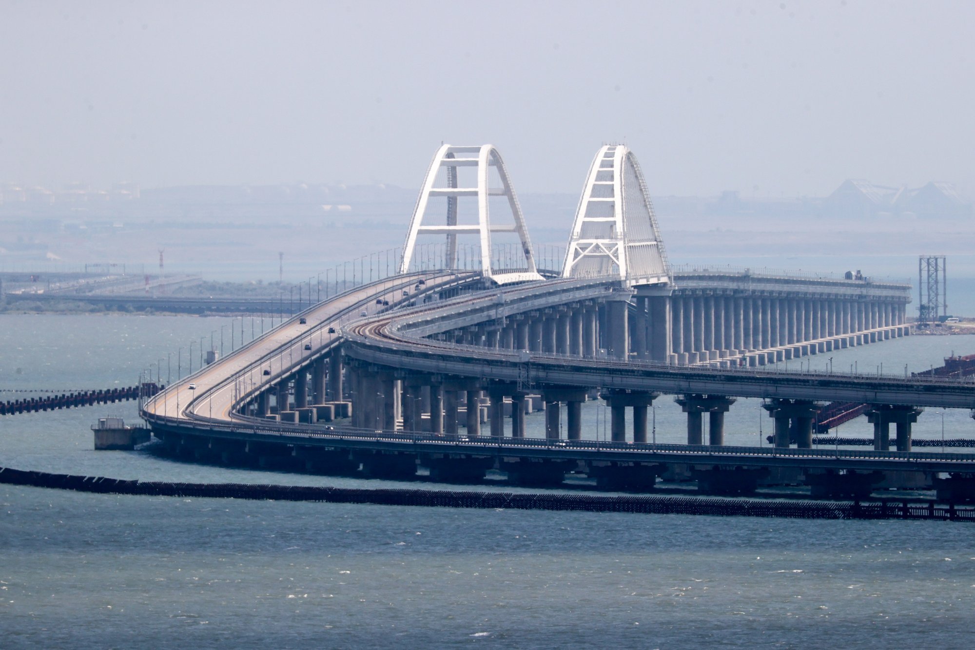 Krimmi sild suletakse elektri- ja hübriidautodele