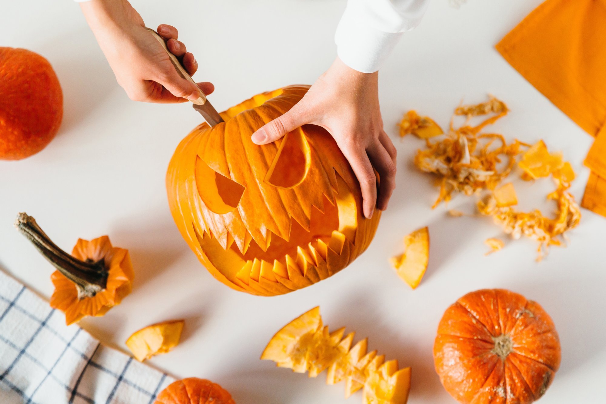 Halloweeni sümboliks on kõrvits! Ideed, kuidas kõrvitsaid lõigata, säilitada ja milliseid toite laternatest valmistada