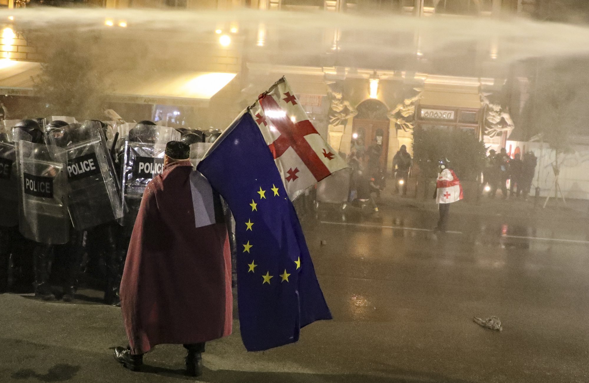 VIDEO | Gruusia kohalikke valimisi saatsid boikott ja rahutused. Valitsus süüdistab opositsiooni putšikatses