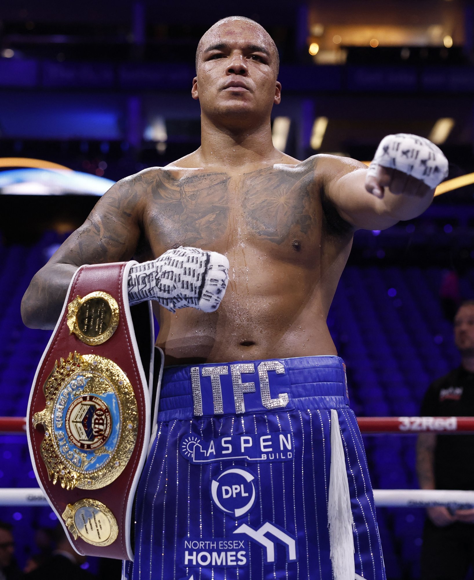 Laiemale avalikkusele tundmatu inglane kerkis skandaalse võiduga profipoksi valitseja Ussõki järgmiseks vastaseks