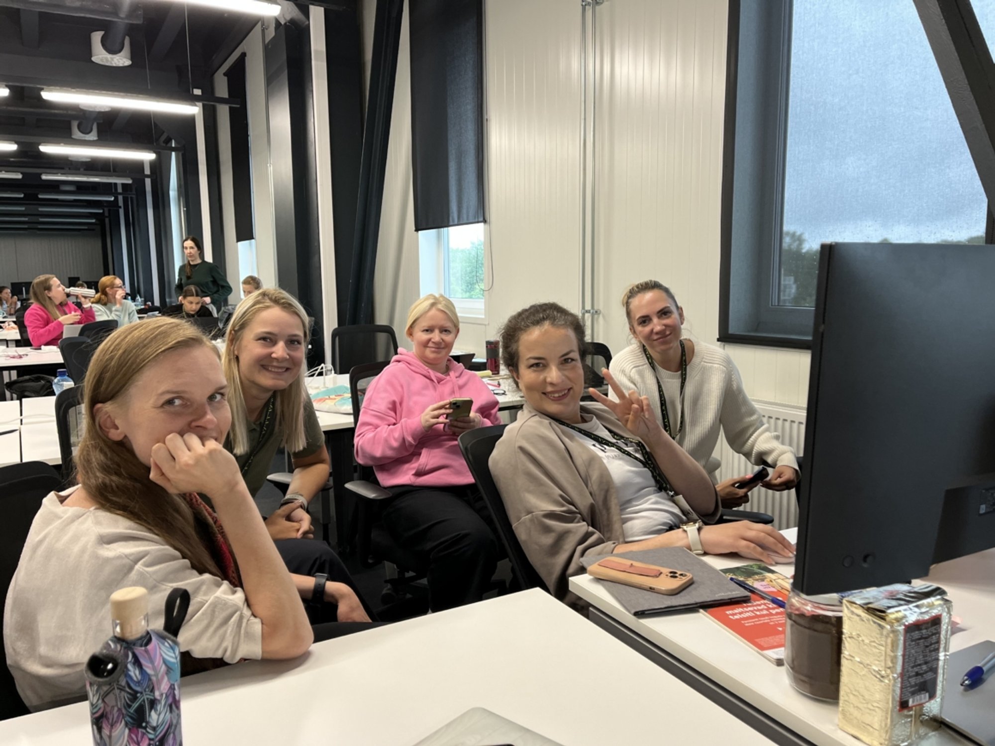 „Kas ma oskaksin päriselt programmeerida?“ ehk mõtisklusi koodimist katsetanud naistelt