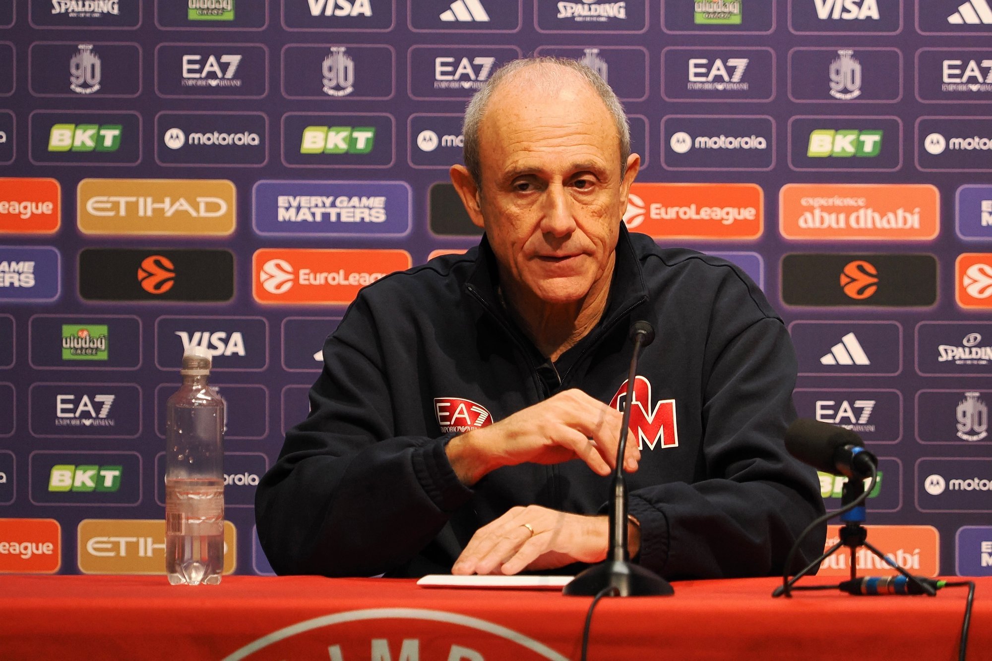 Milano Olimpia peatreener pani oma ameti maha