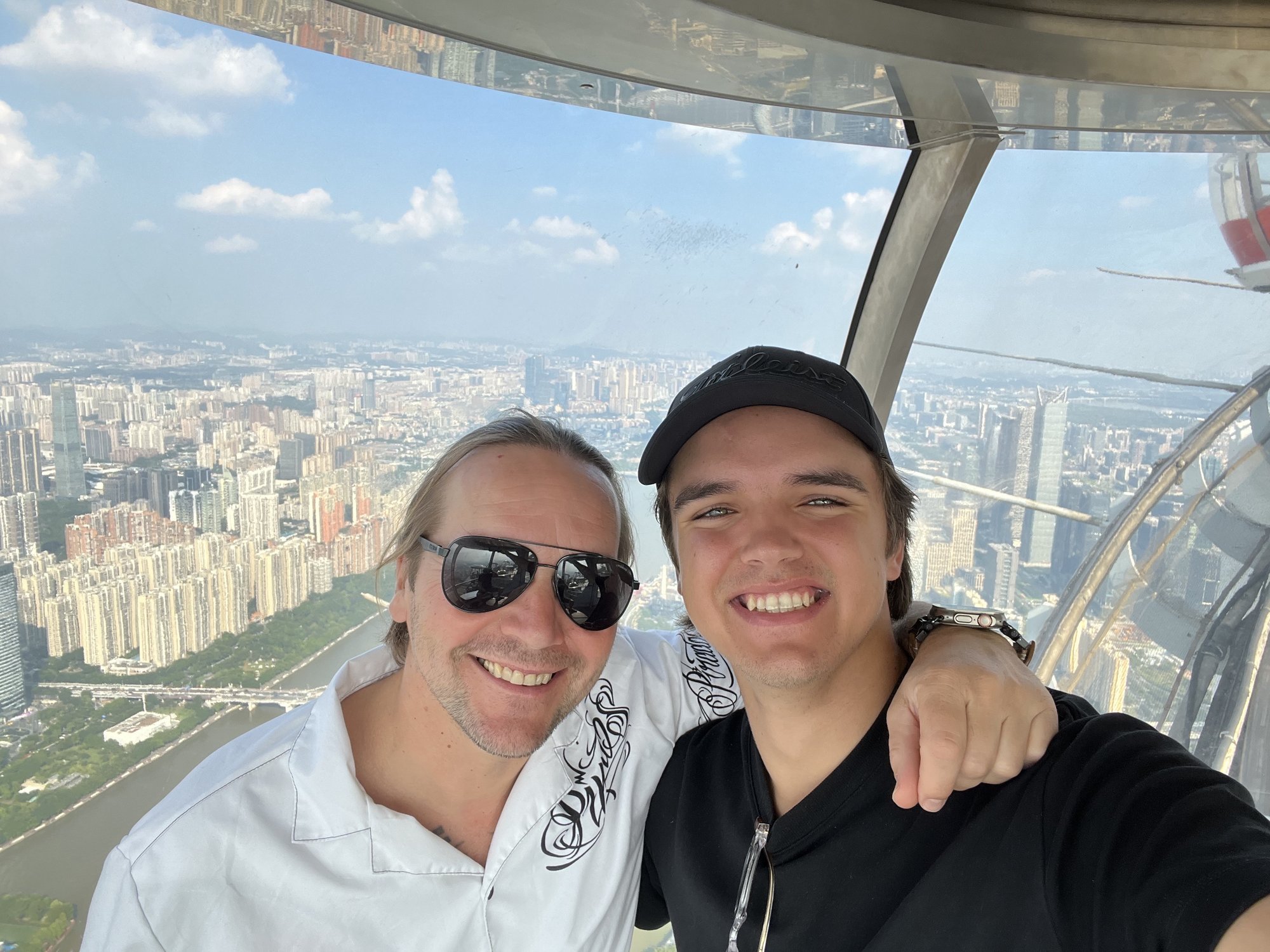 „Seal on kõik vajalik olemas!“ Jaagup Kreem käis lühikese aja jooksul kolmandat korda Hiinas, sel korral koos pojaga