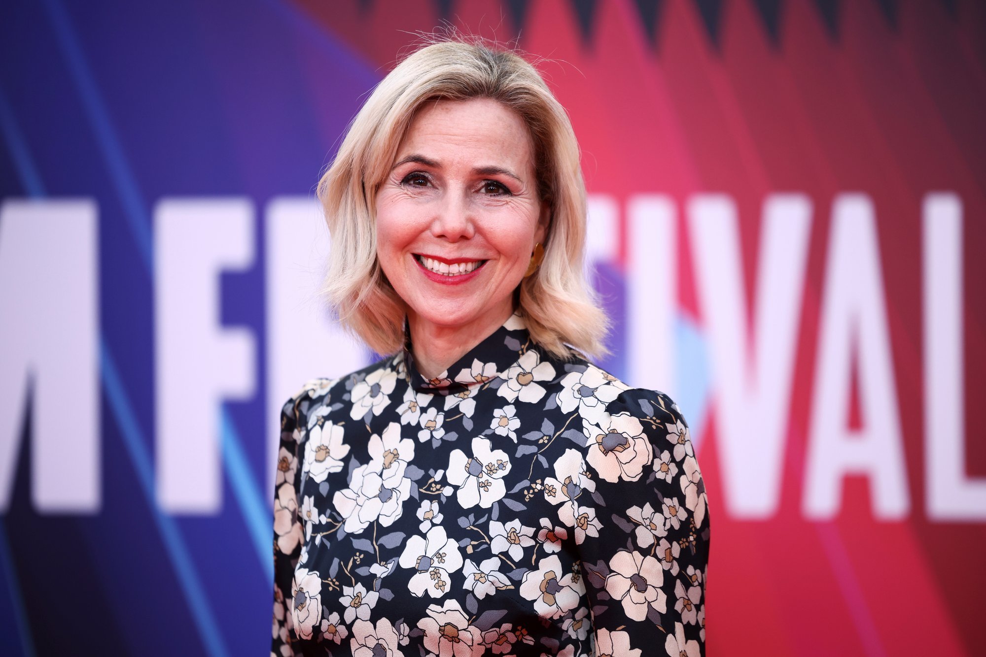 „Inimene, kes mind kõige paremini tundis, hülgas mu.“ Näitleja Sally Phillips menopausi ajal 14 aasta pikkuse abielu purunemisest
