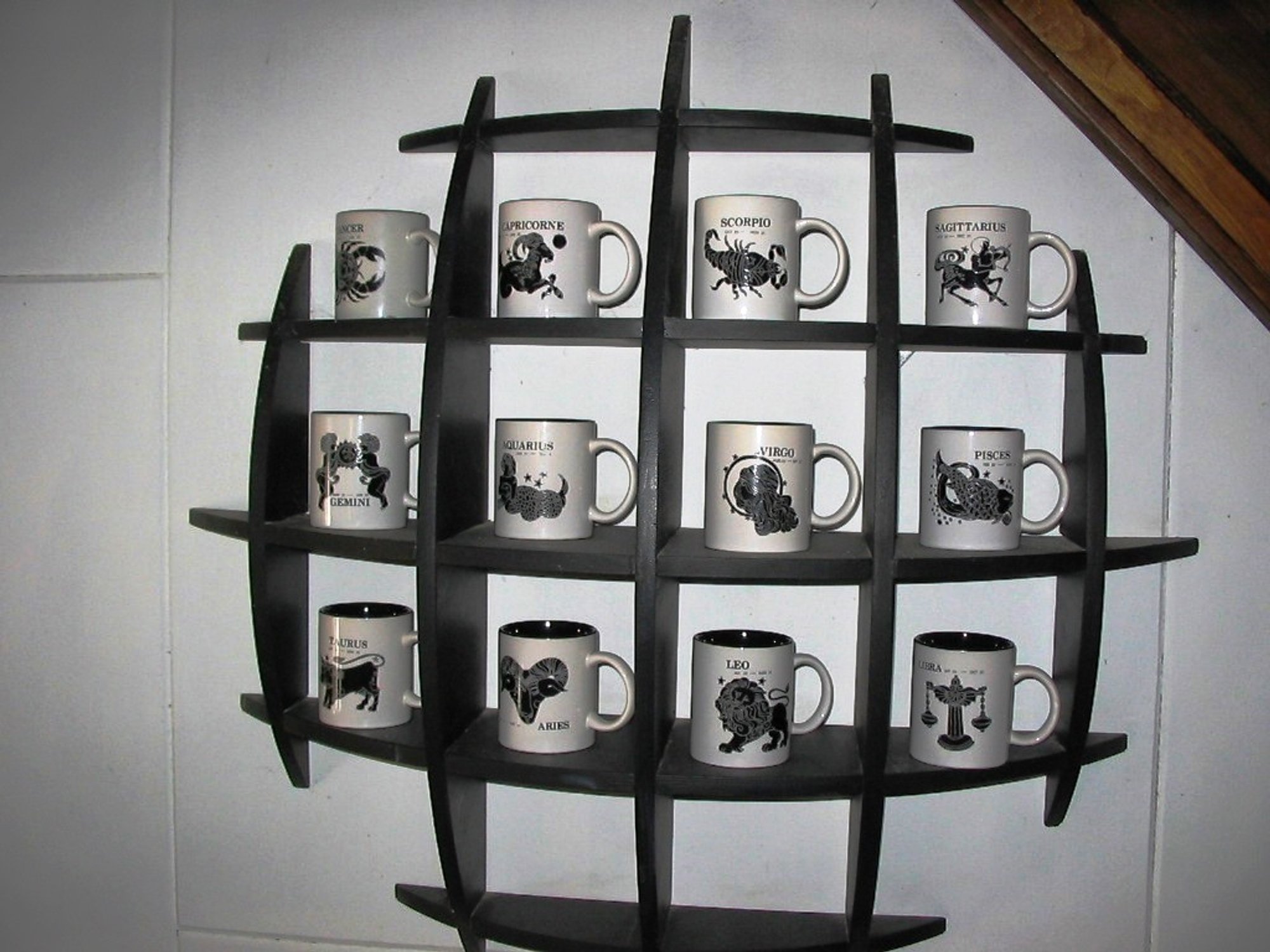 Kumer riiul on vägagi efektne, siin on juhend, kuidas seda meisterdada