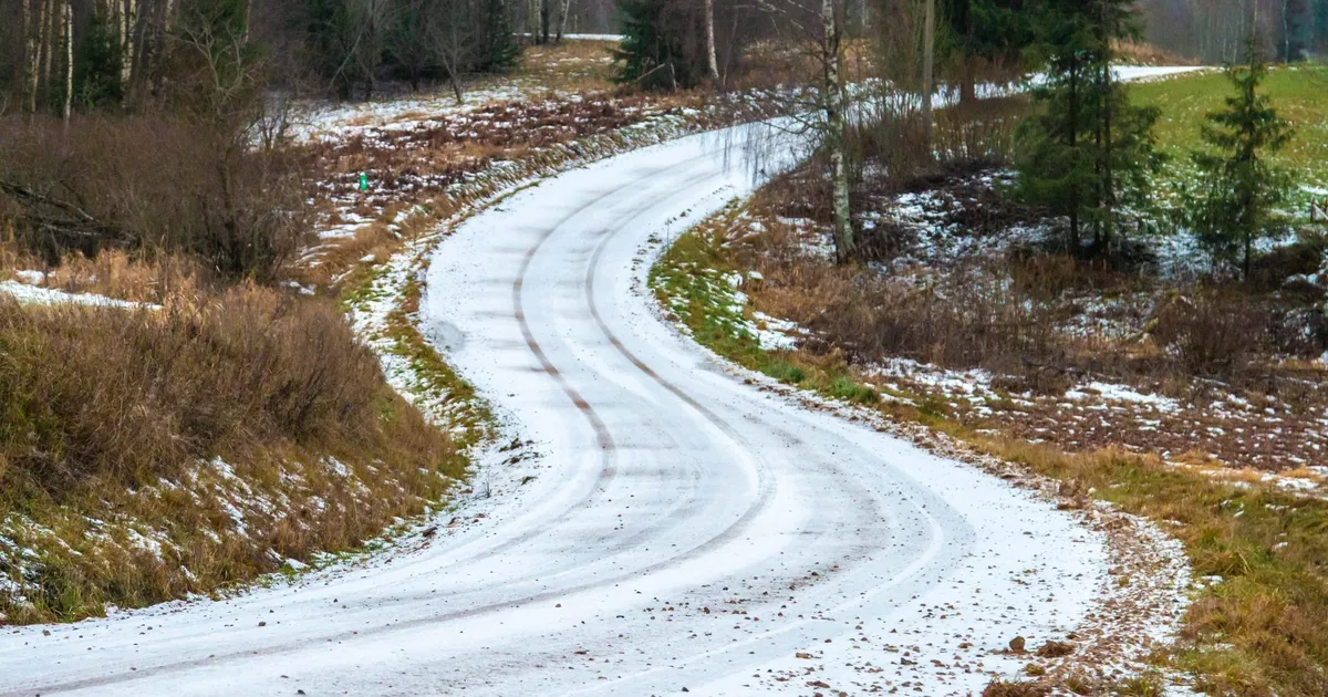 ILMAJAAM HOIATAB ⟩ Lumi ja miinuskraadid muudavad teed libedaks