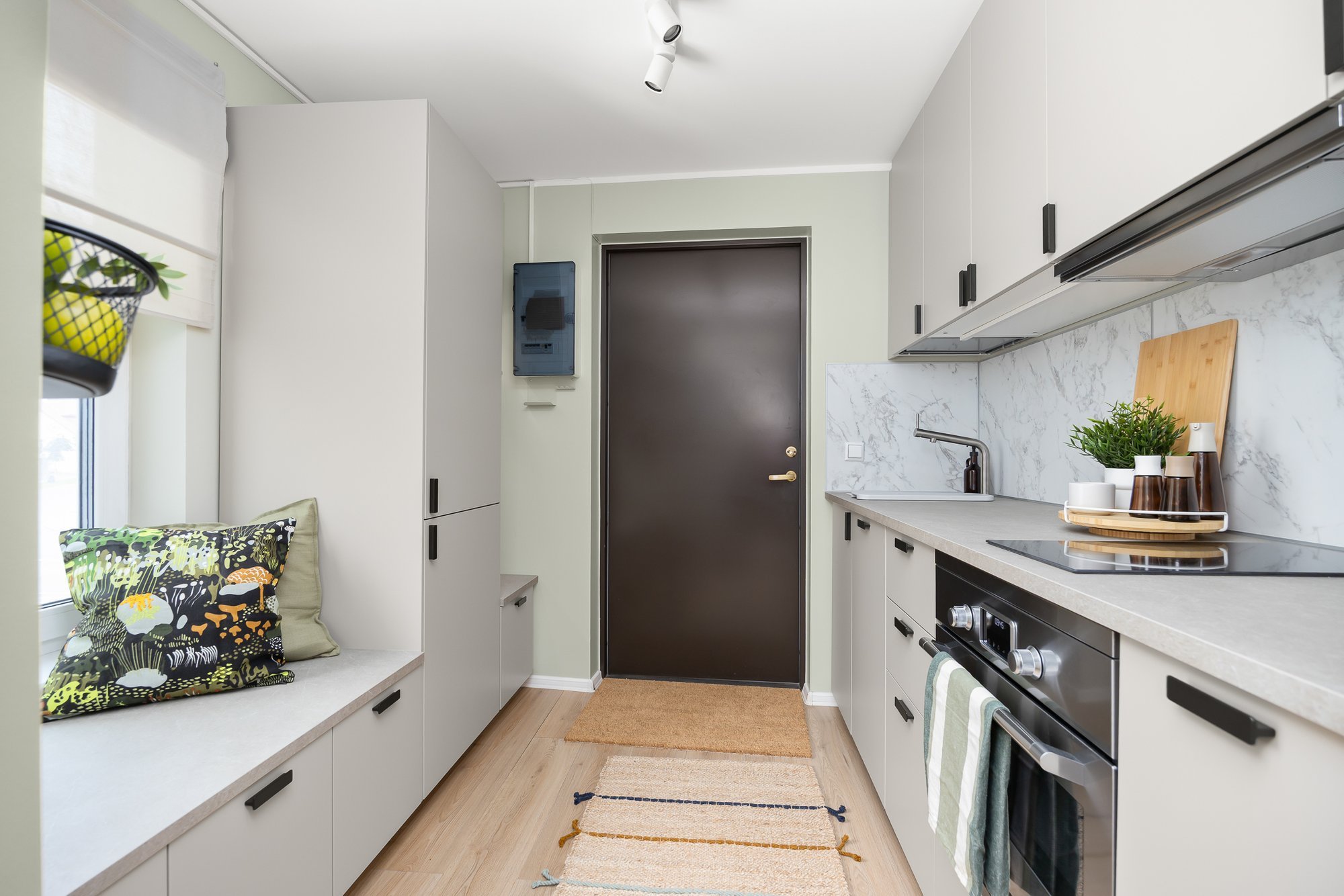 ENNE JA PÄRAST | Kuidas mahutada 6 ruutmeetrile täisfunktsionaalne köök ja esik?