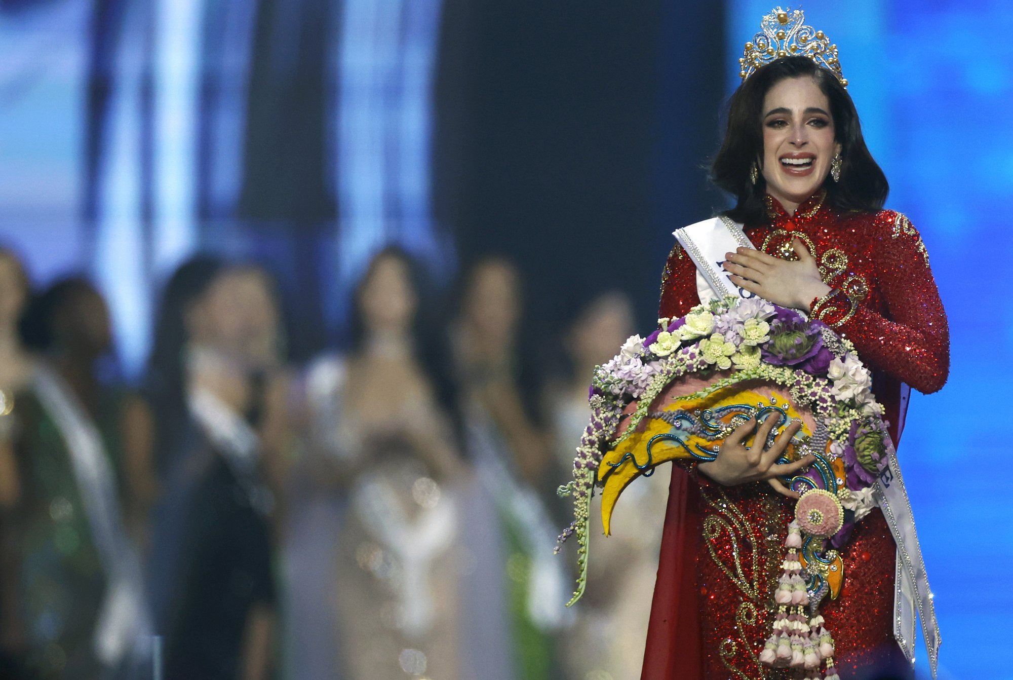 Miss Universumiks krooniti skandaali kistud mehhiklanna. Eesti esindaja jäi 30 parima seast välja