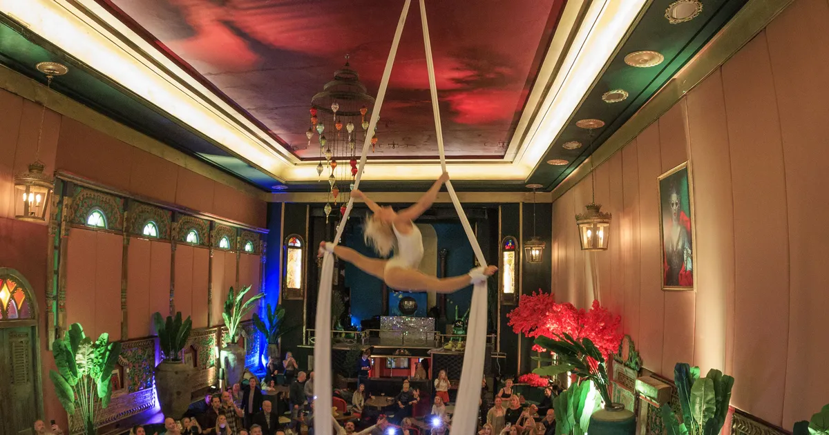 Tallinna vanalinnas asuv Manna La Roosa jätab majanaabrid uneta. Sten-Erik Jantson: restoran muutubki peale kella 23 elavamaks asutuseks