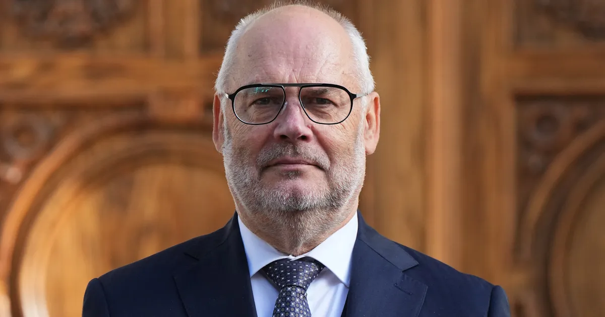 TULEVIKU EESTI ⟩ Kas Alar Karis usaldaks oma mured tehisarule?