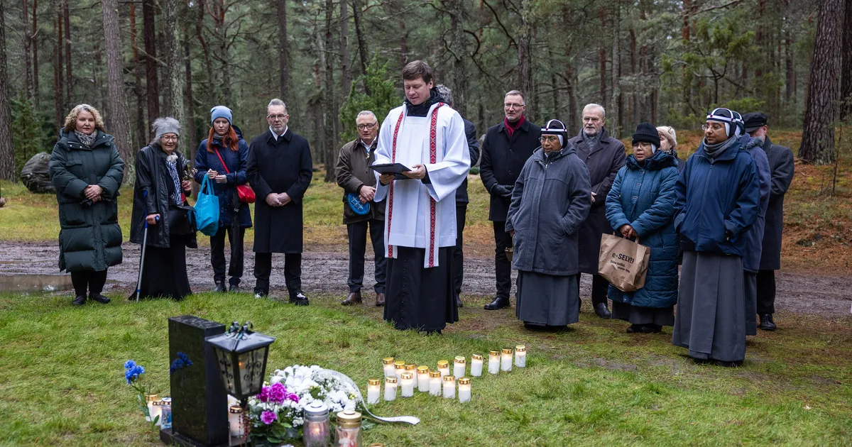 FOTOD ⟩ Metsakalmistul süüdati isa Vello Salo mälestuseks küünlad