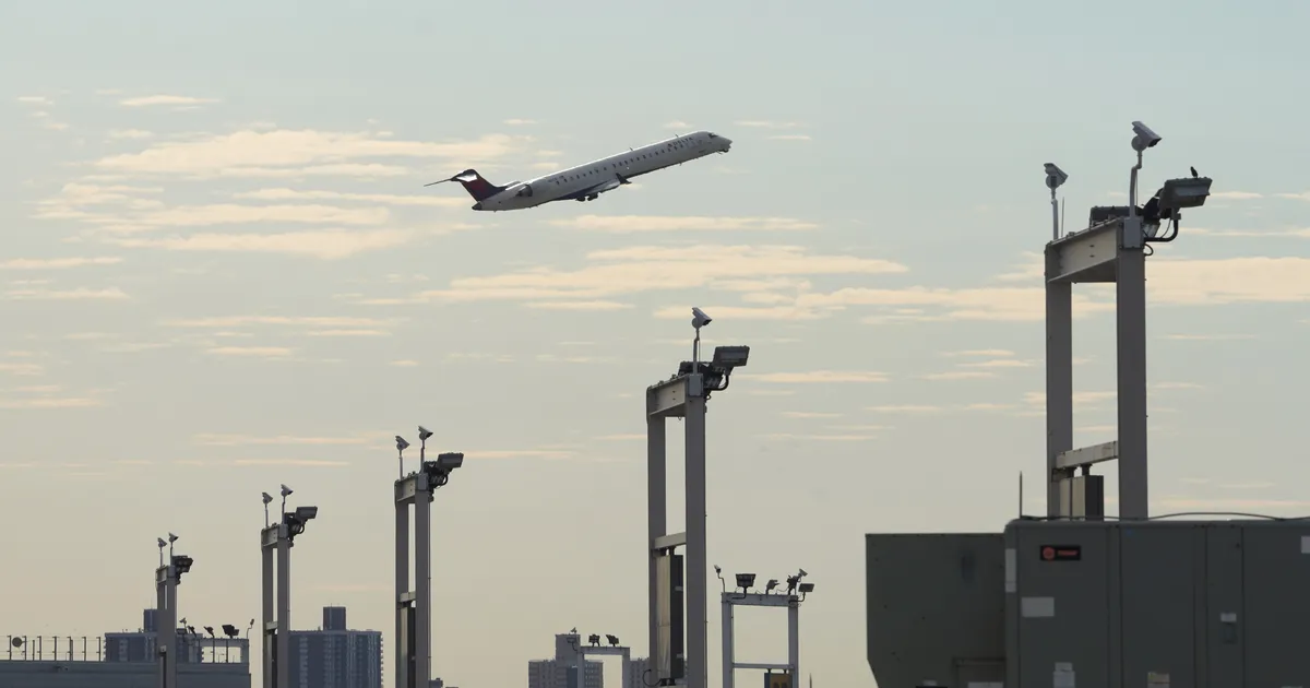 USA vähendab valitsuse tööseisaku tõttu tunduvalt lennuliiklust