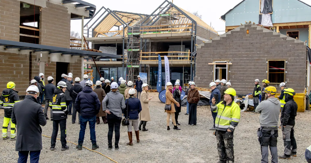 GALERII ⟩ Ajaloolise puitvilla taastamine jõudis verstapostini