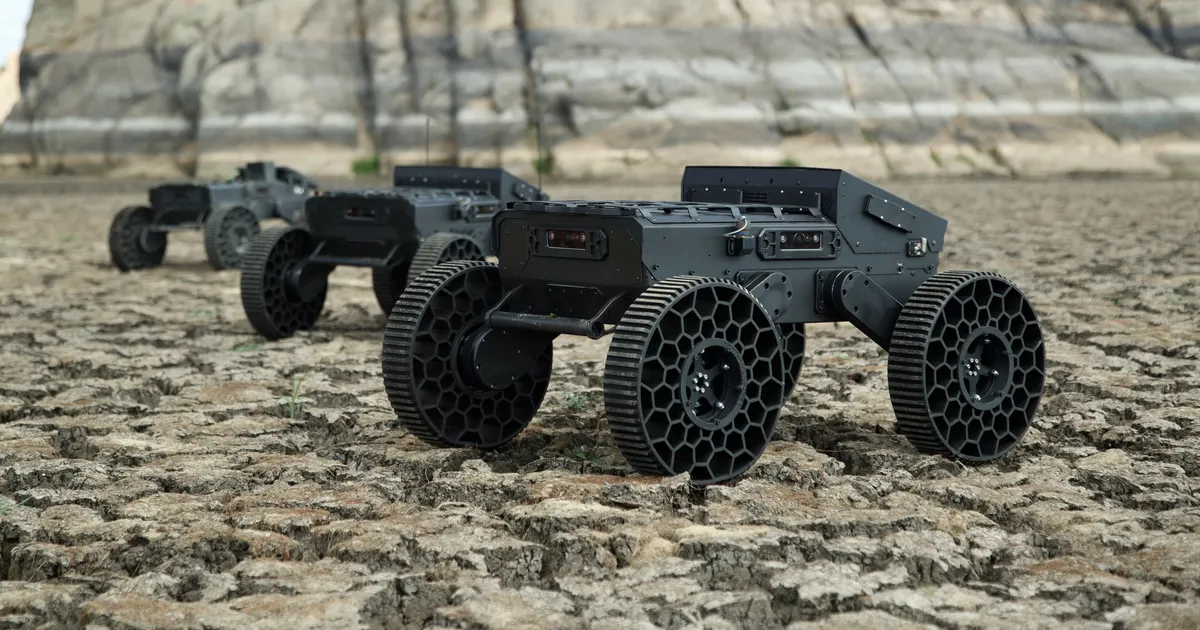 See maismaal liikuv robotiparv hakkab tulevikus tanke hävitama